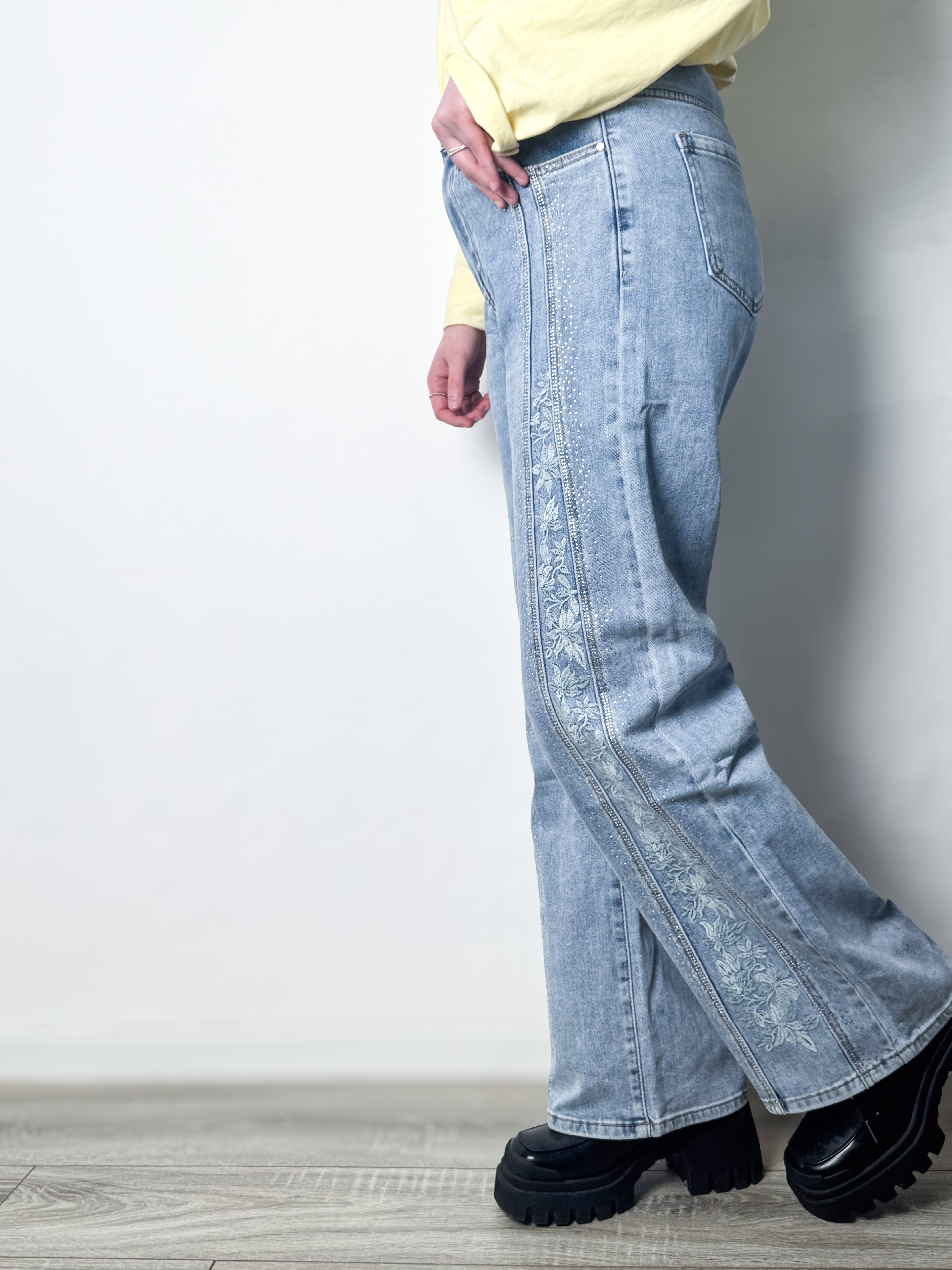 Milas Wide Leg Jeans