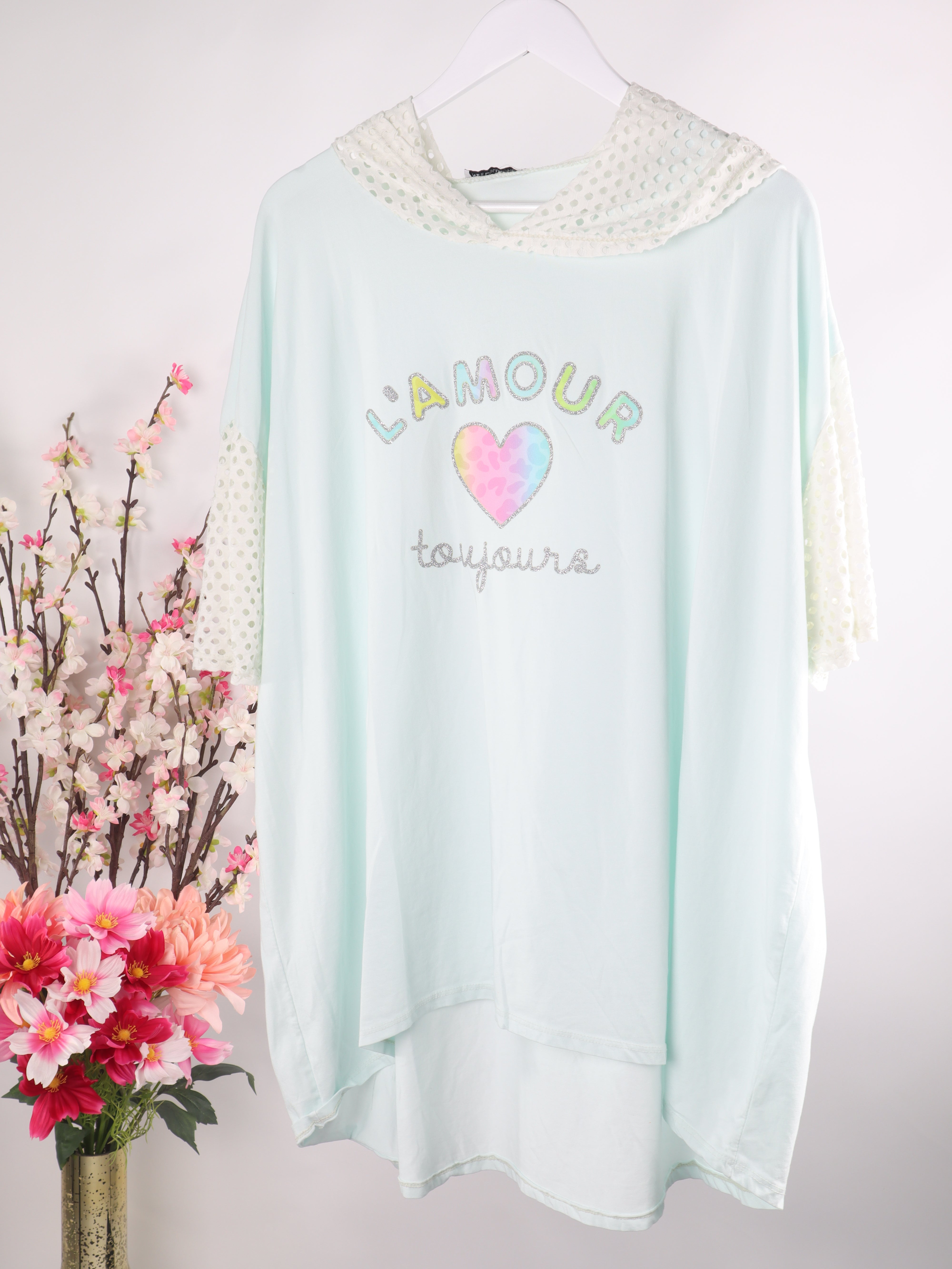 Oversize Shirt „L’AMOUR toujours“ mit Spitze & Kapuze