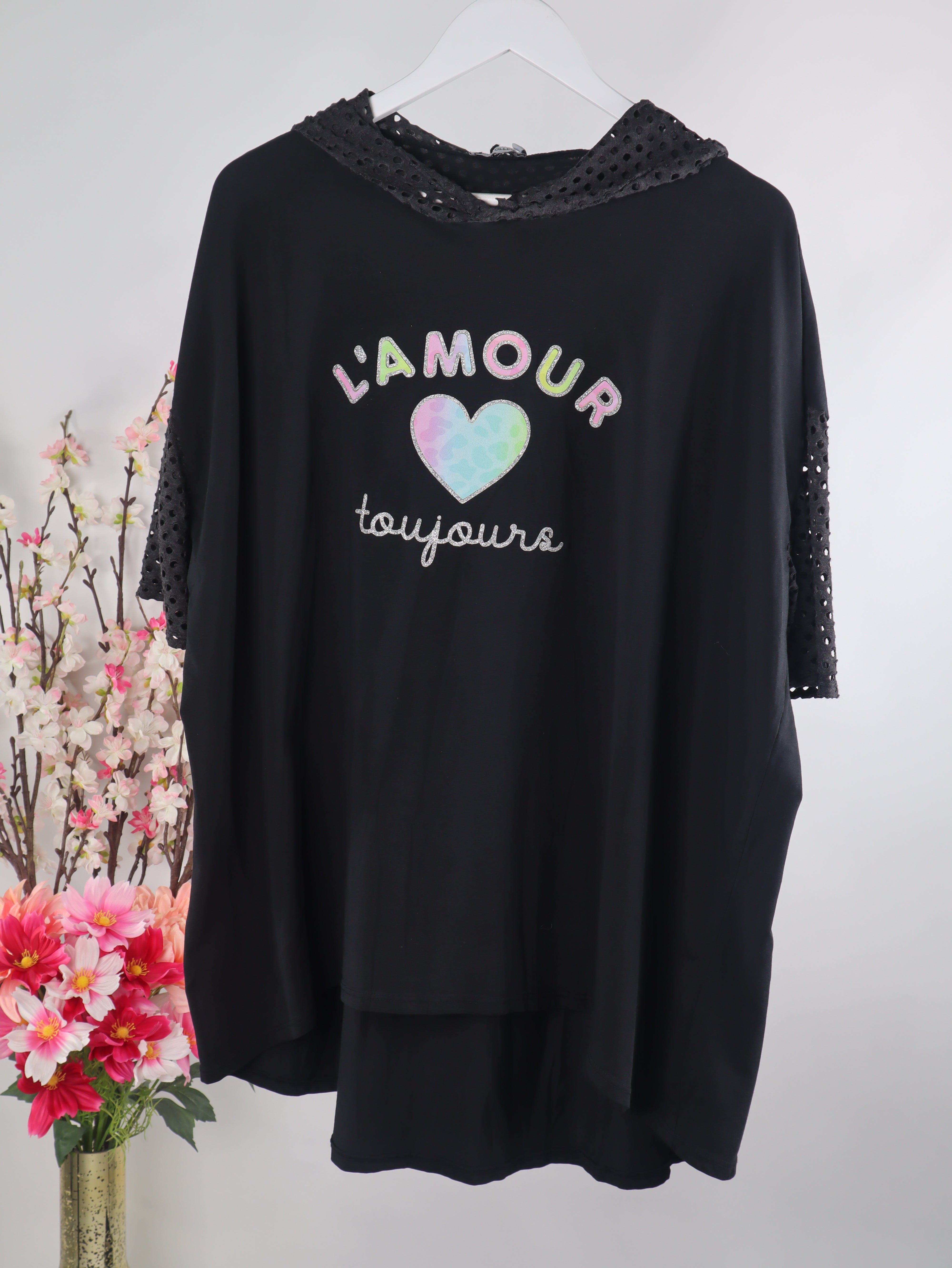 Oversize Shirt „L’AMOUR toujours“ mit Spitze & Kapuze