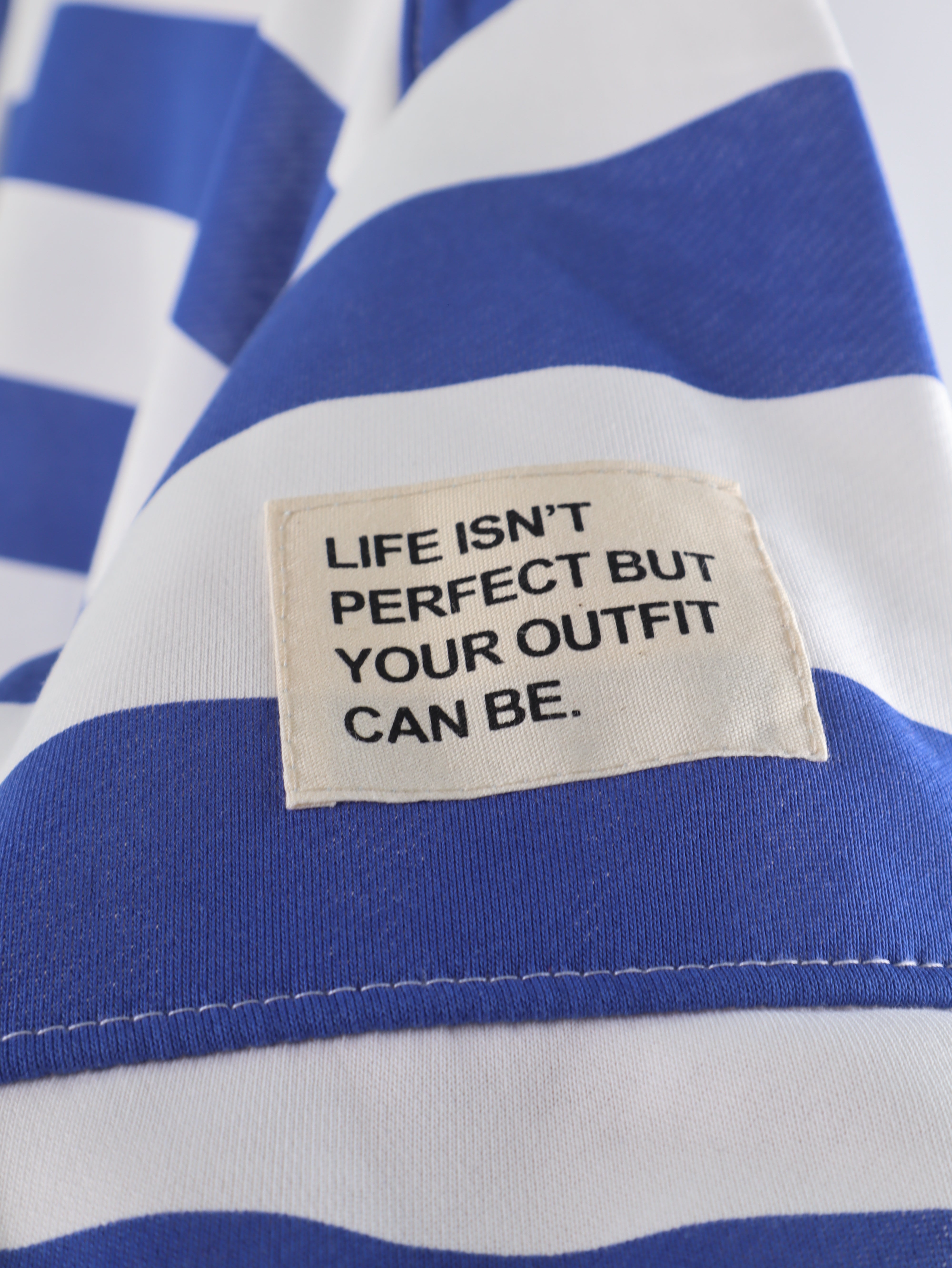 Oversize Streifen-Sweater mit Statement-Patch