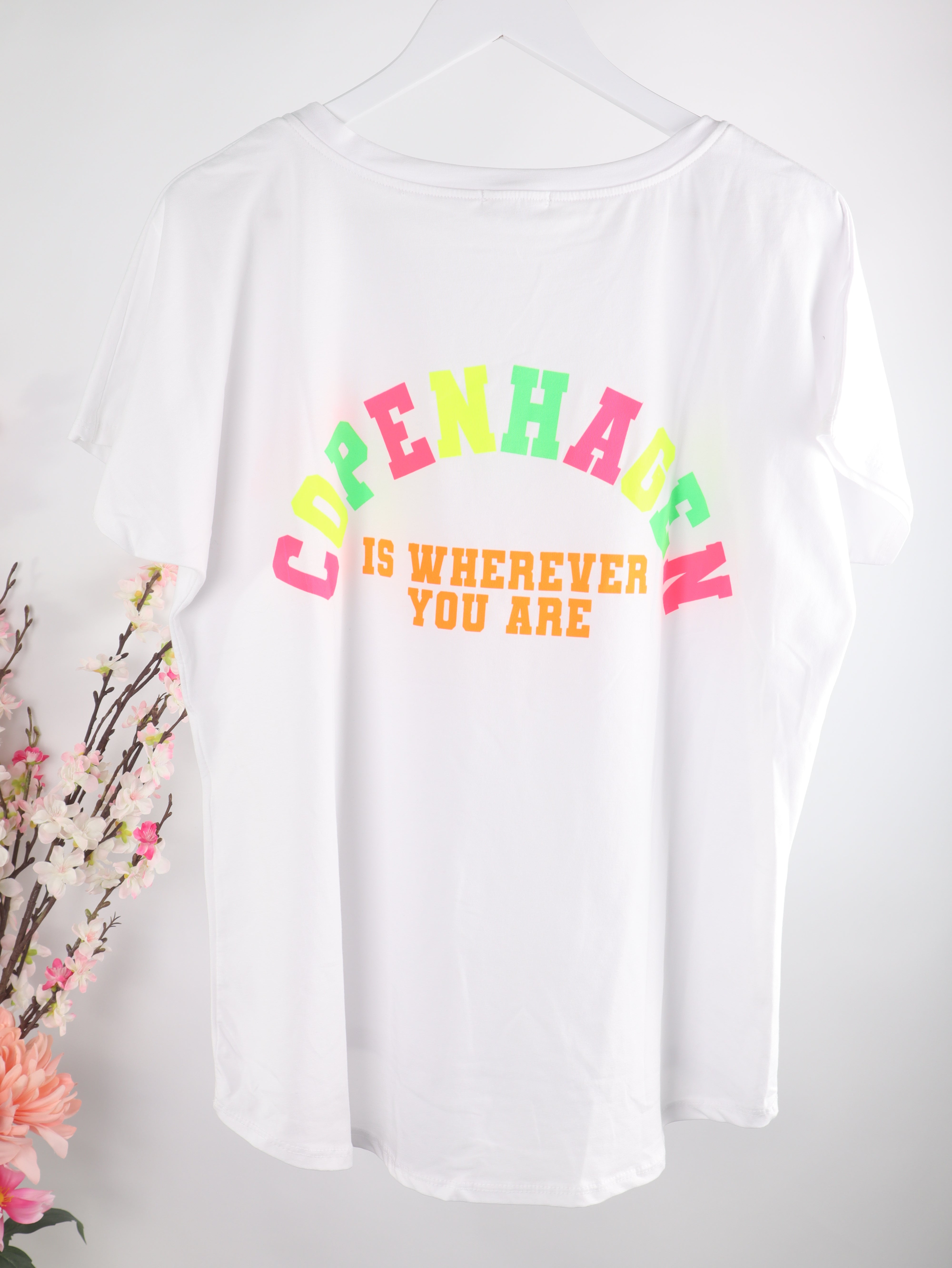 T-Shirt mit „Copenhagen“ Neon Print