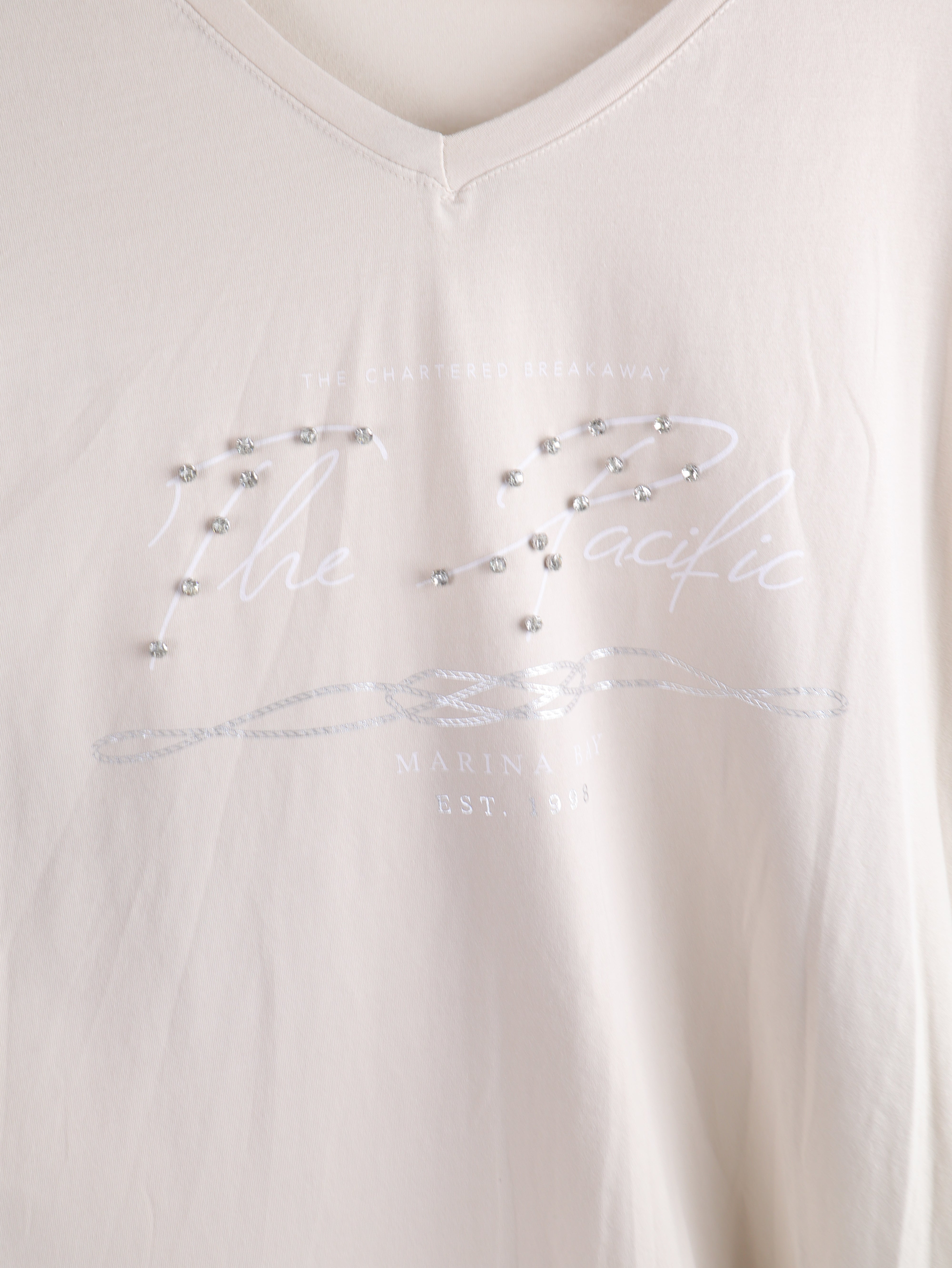 Oversize Shirt Beige mit Spitze & Strass „The Pacific“