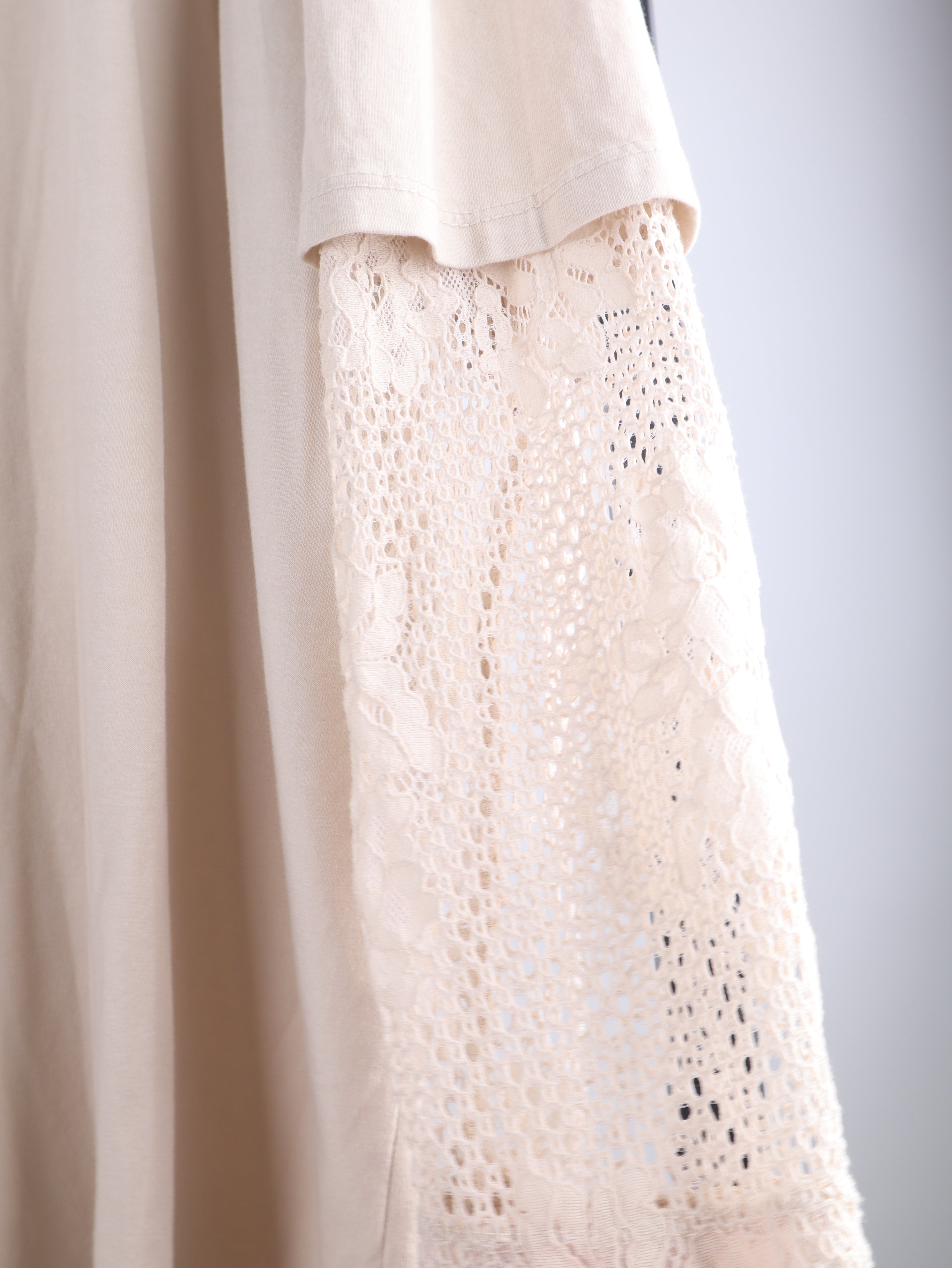 Oversize Shirt Beige mit Spitze & Strass „The Pacific“