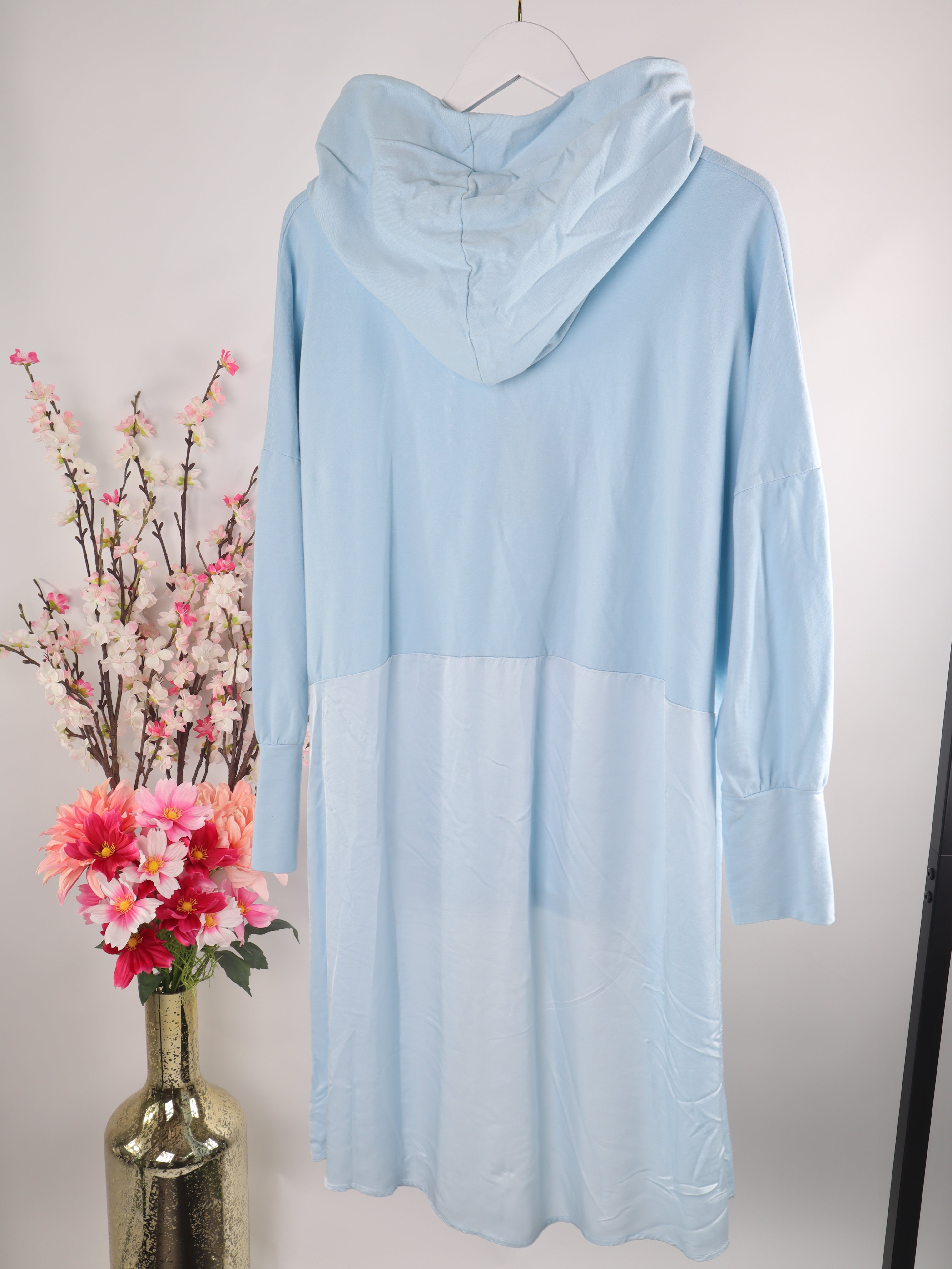 Oversize Hoodie Kleid „Rock Skull“ – Strass & Neon Print