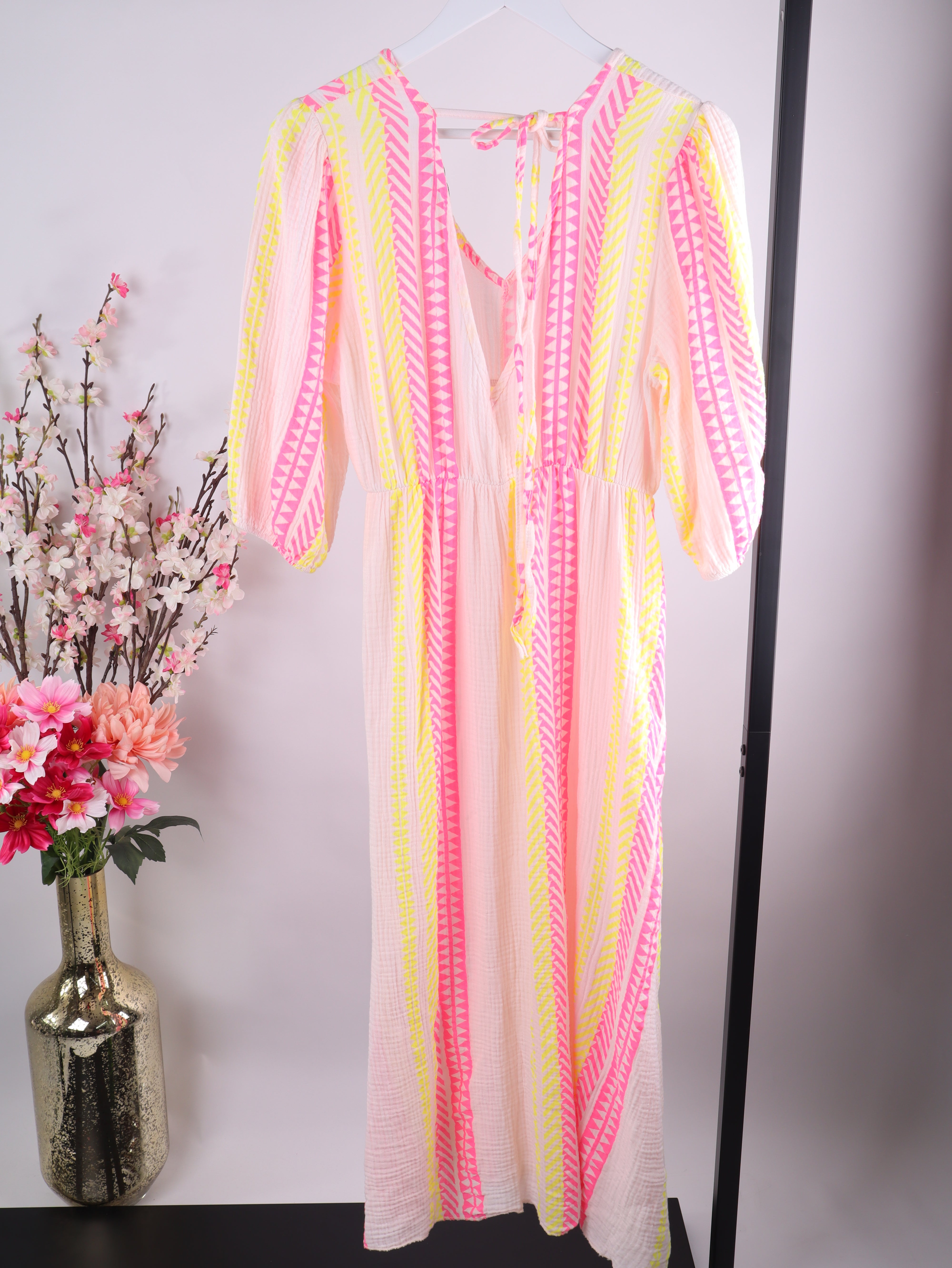 Musselin Kleid mit Neon-Boho-Muster – Pink & Gelb