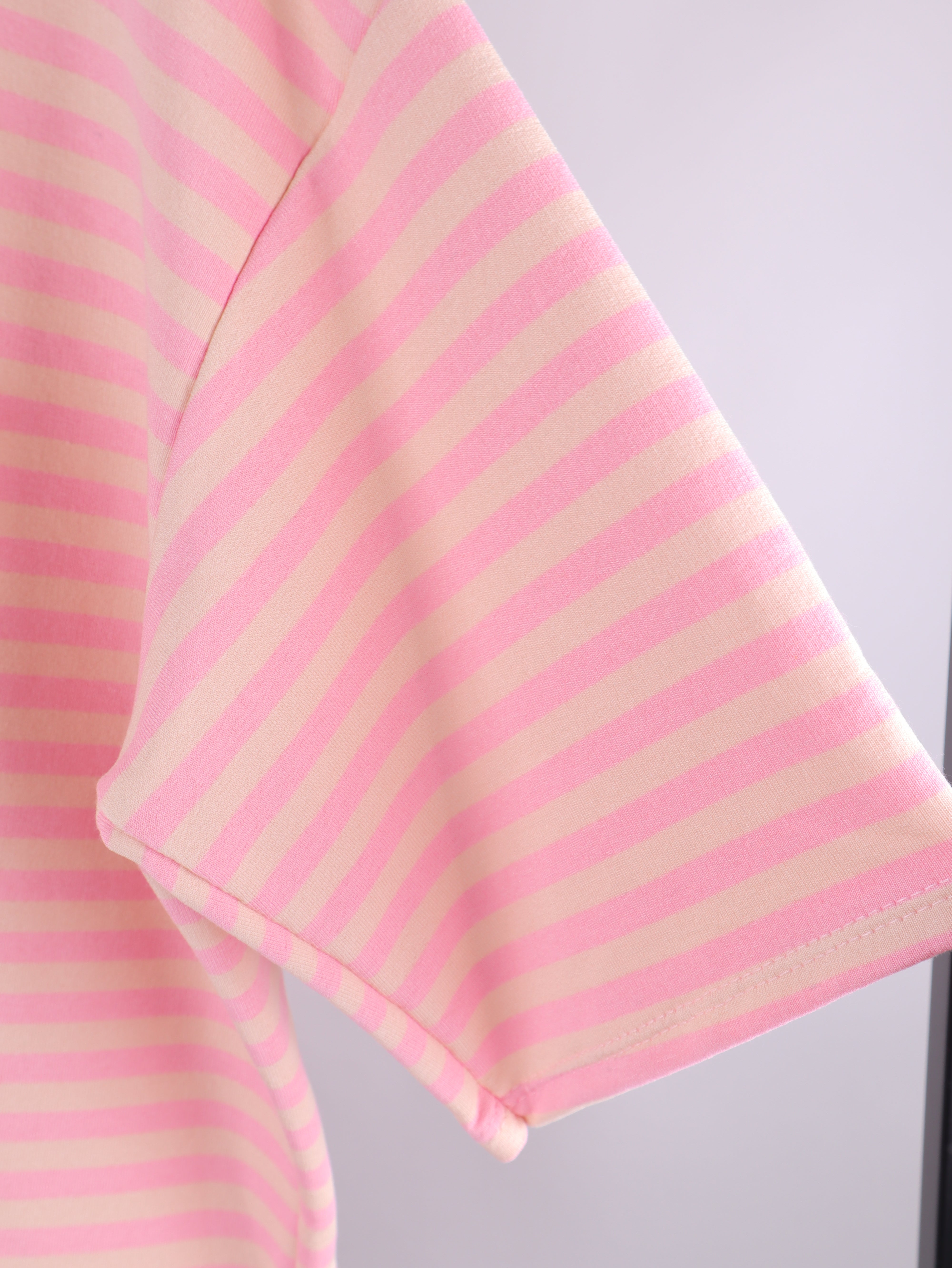 Gestreiftes Sweatshirt „GOOD KARMA CLUB“