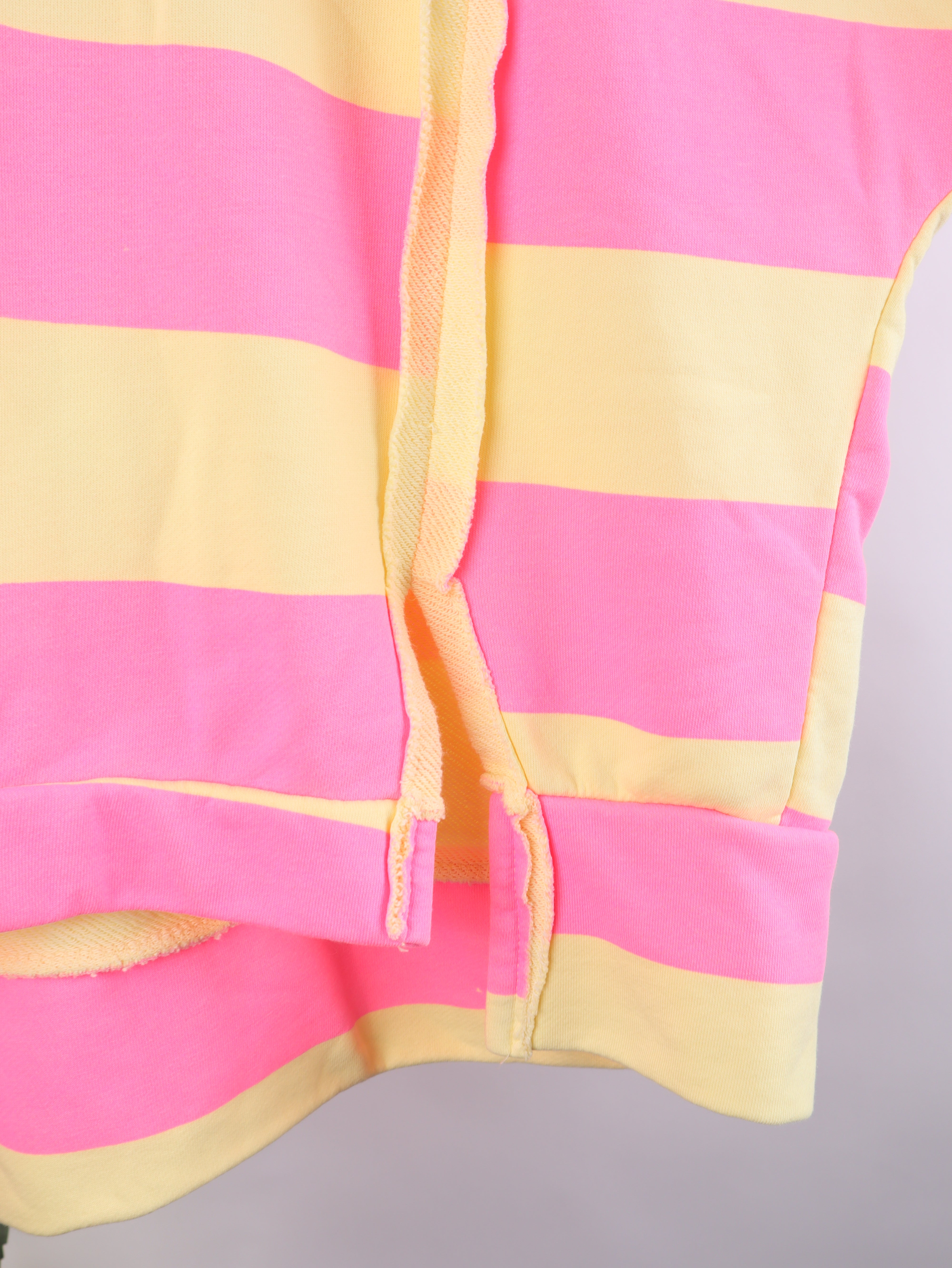 Oversize Sweatshirt mit Neon-Streifen