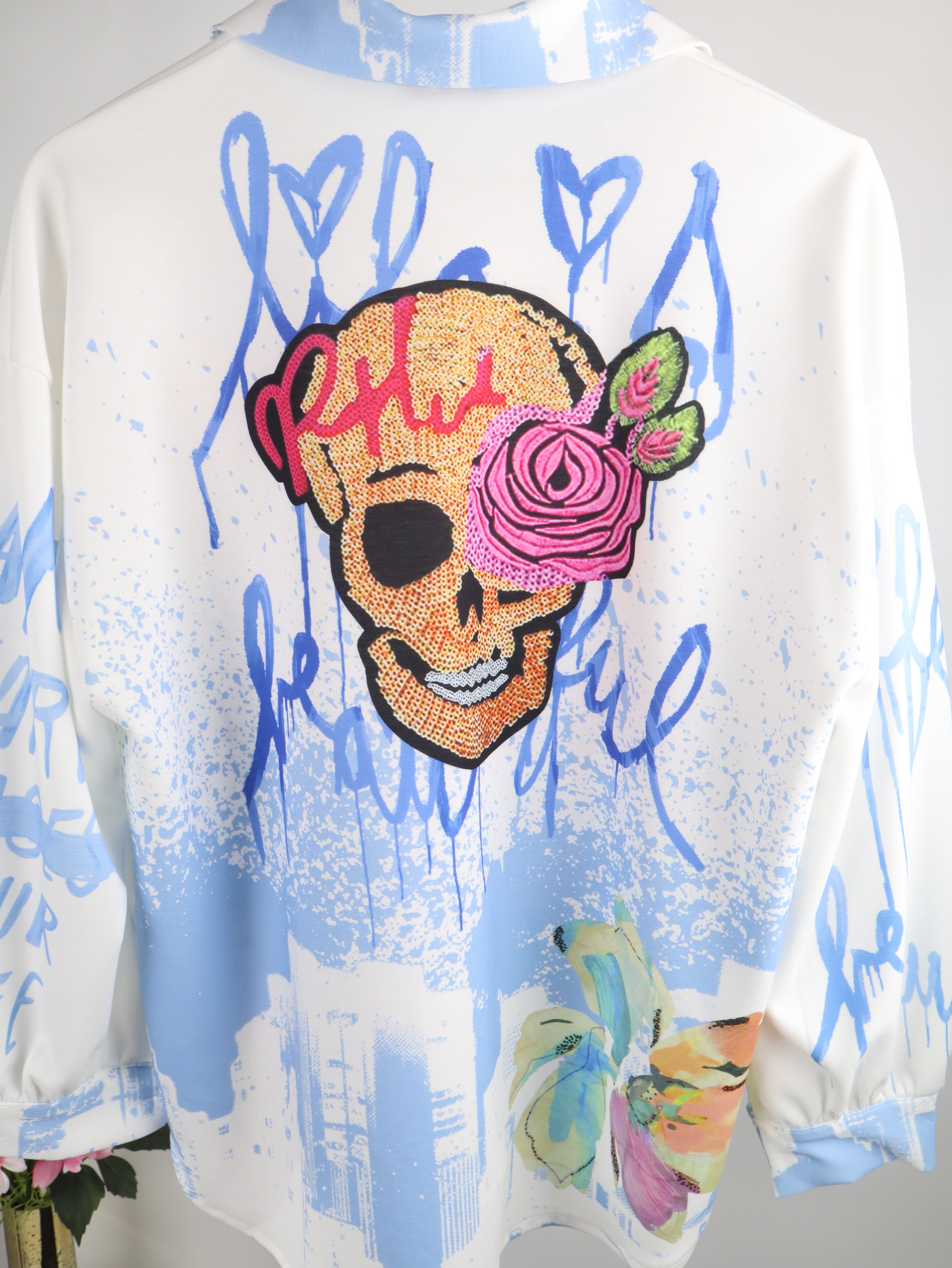 Statement Bluse Skull & Graffiti