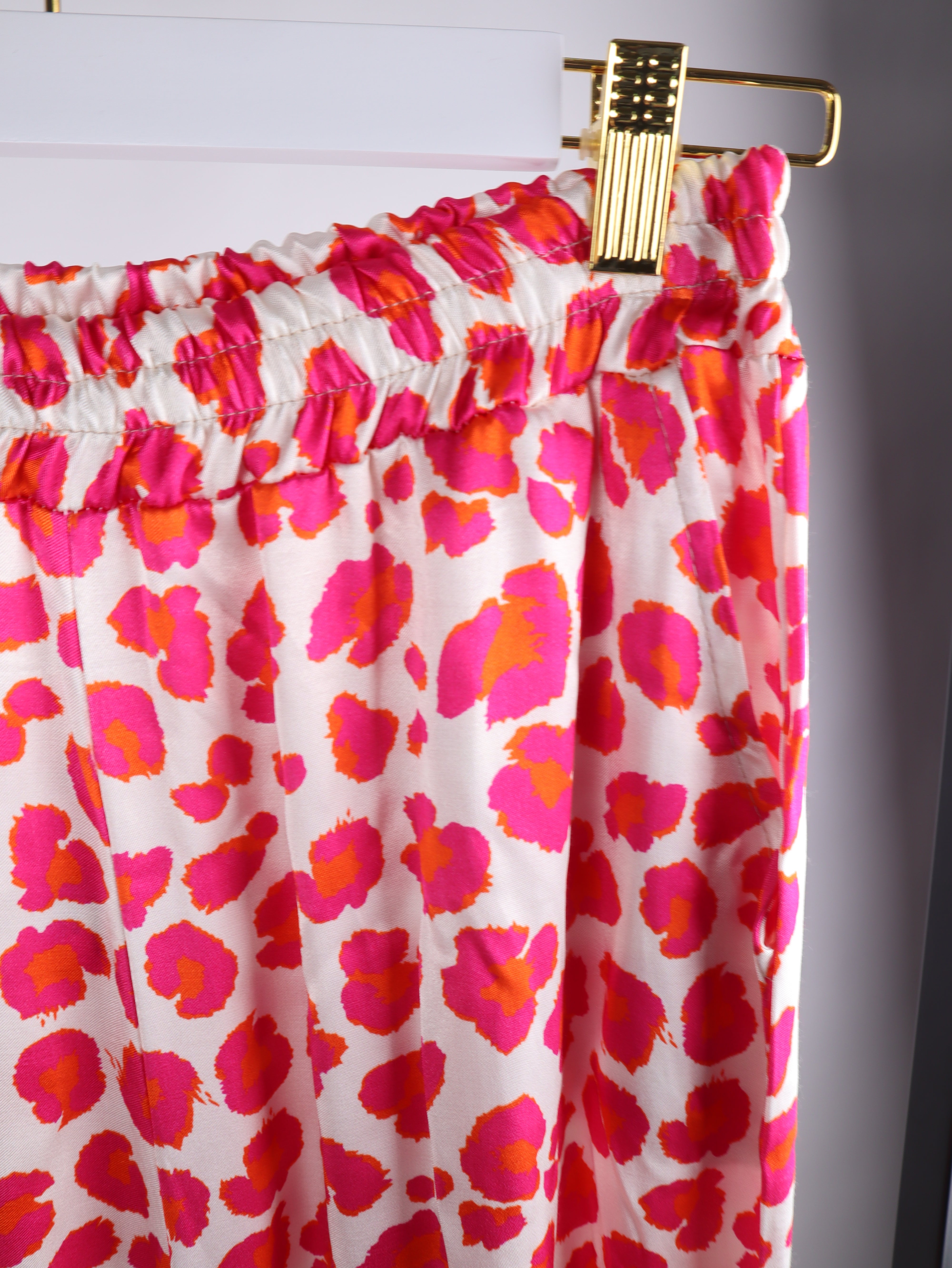 Viskose-Hose mit Leo-Print