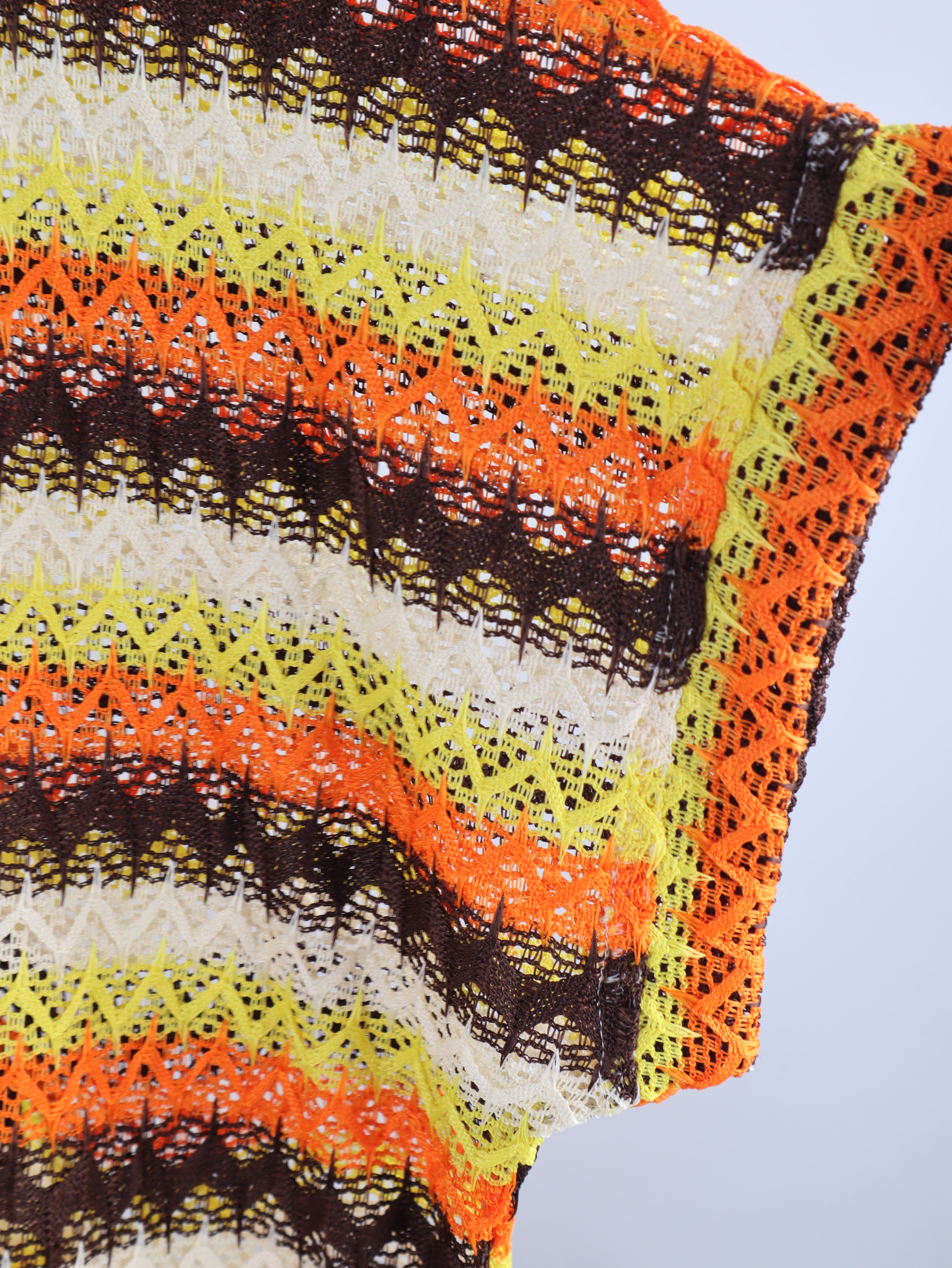 Kurzarm Häkelshirt „Color Wave“