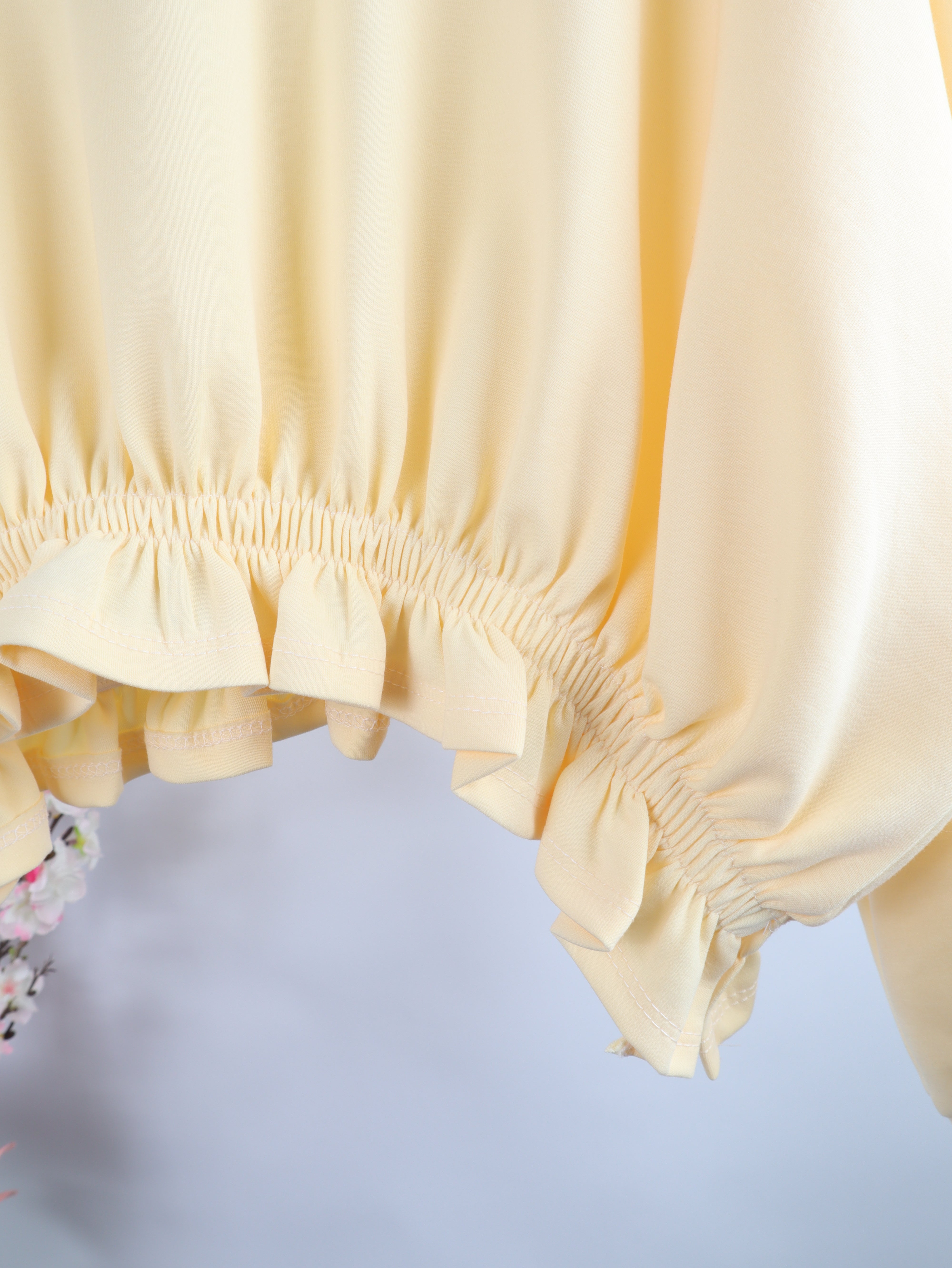 Crop-Sweatshirt mit Rüschensaum