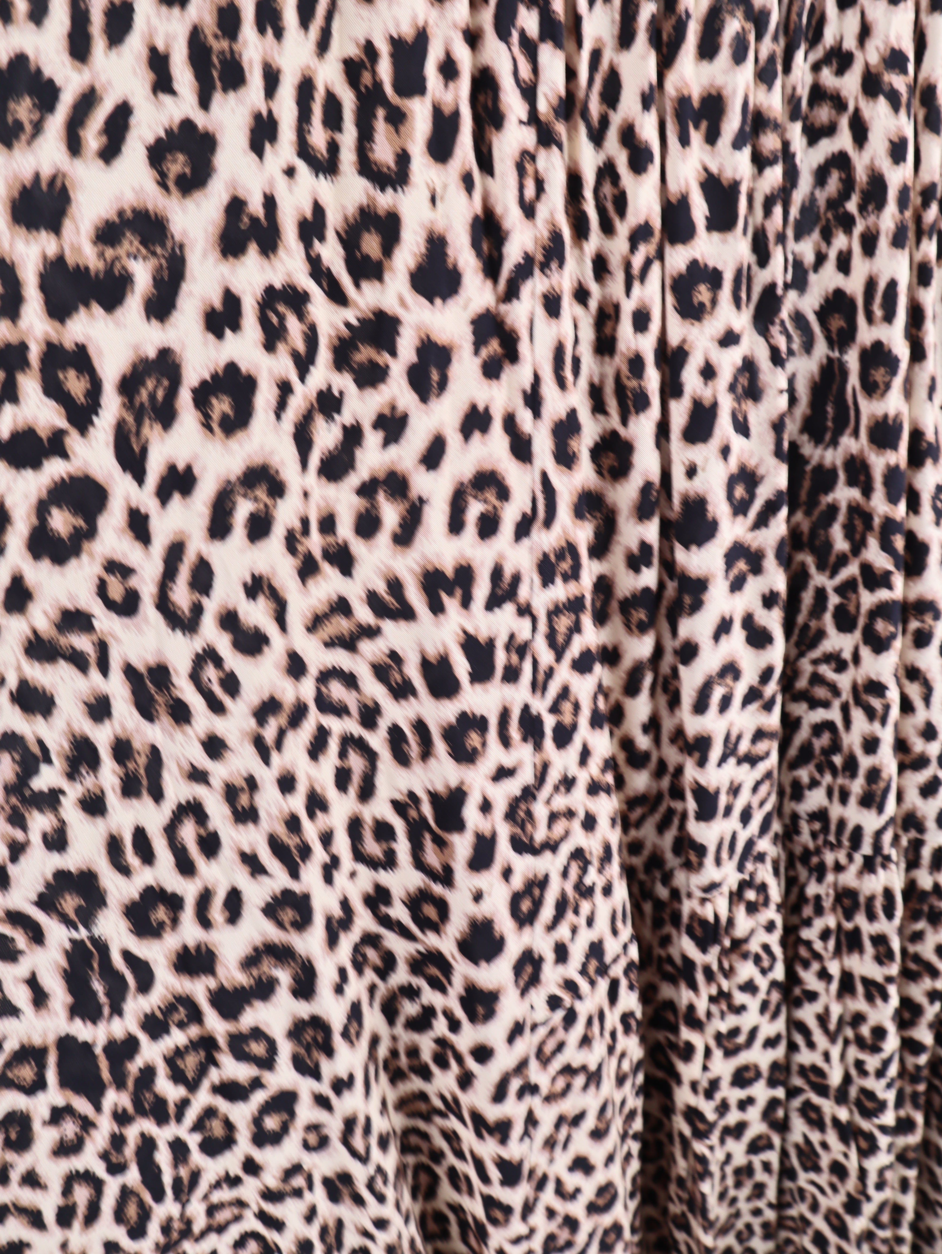 Lange Oversize Viskose-Tunika mit Leo-Print