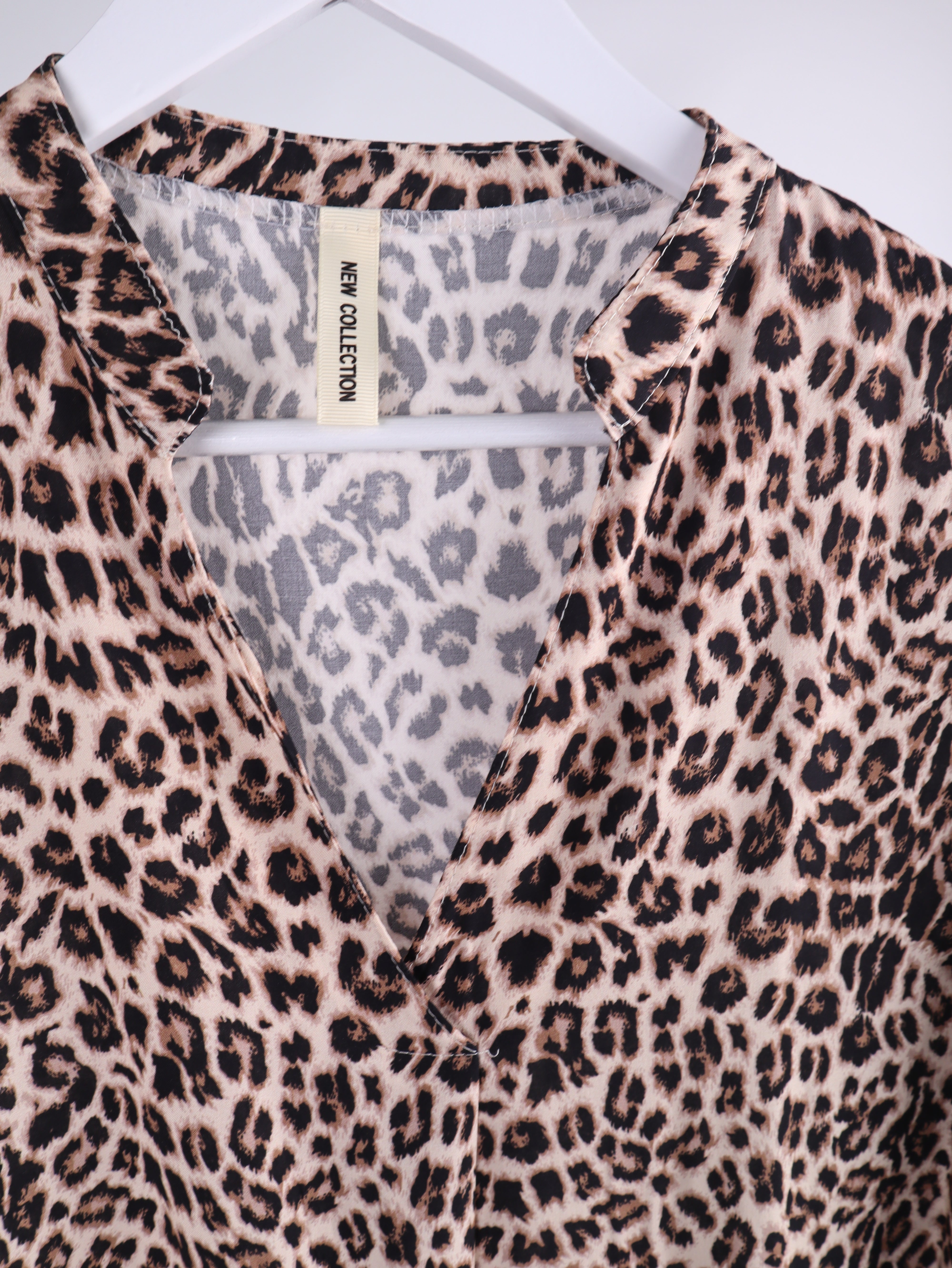 Lange Oversize Viskose-Tunika mit Leo-Print