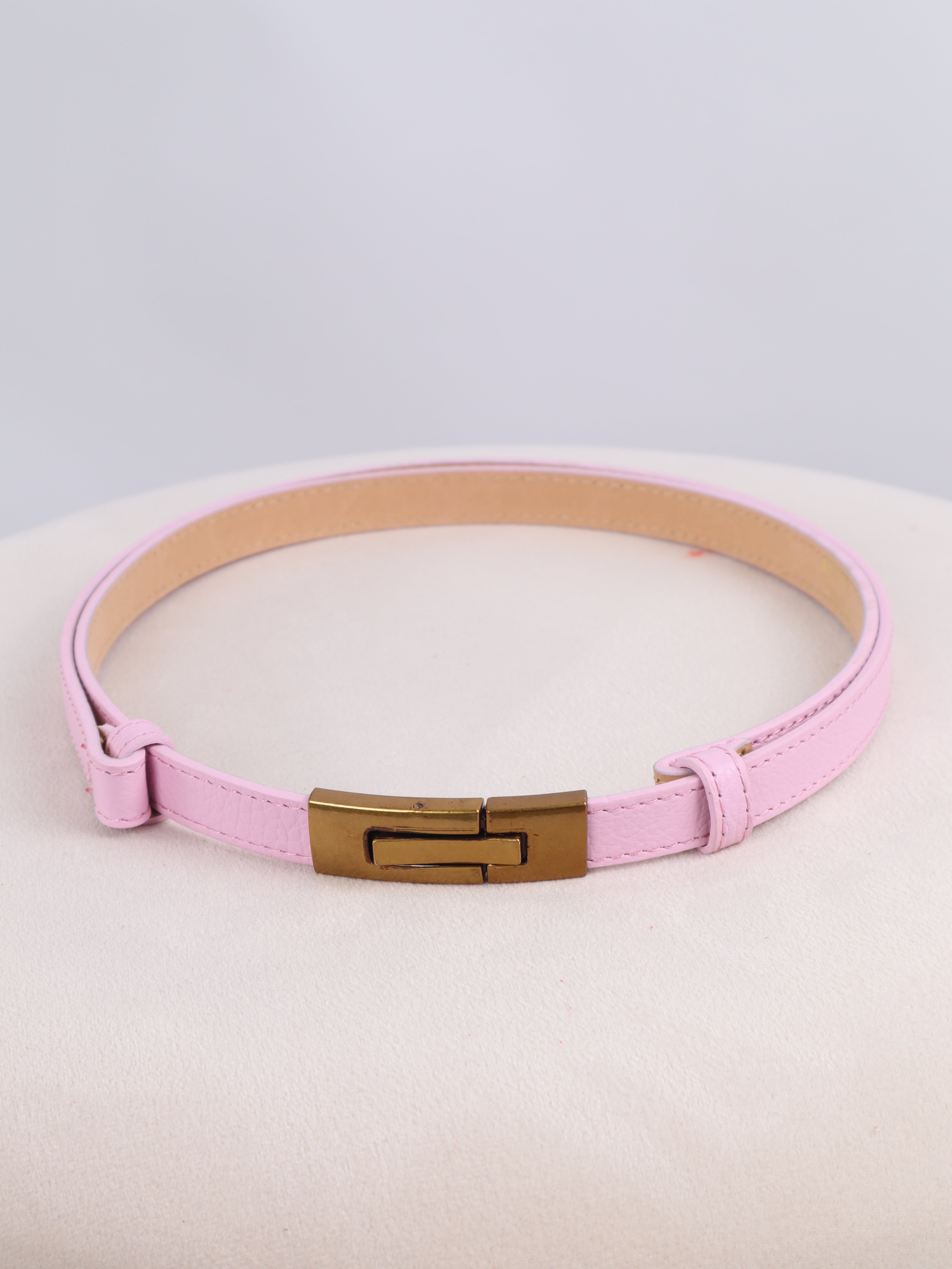 Echtleder-Stretchgürtel mit Mattgold-Schließe