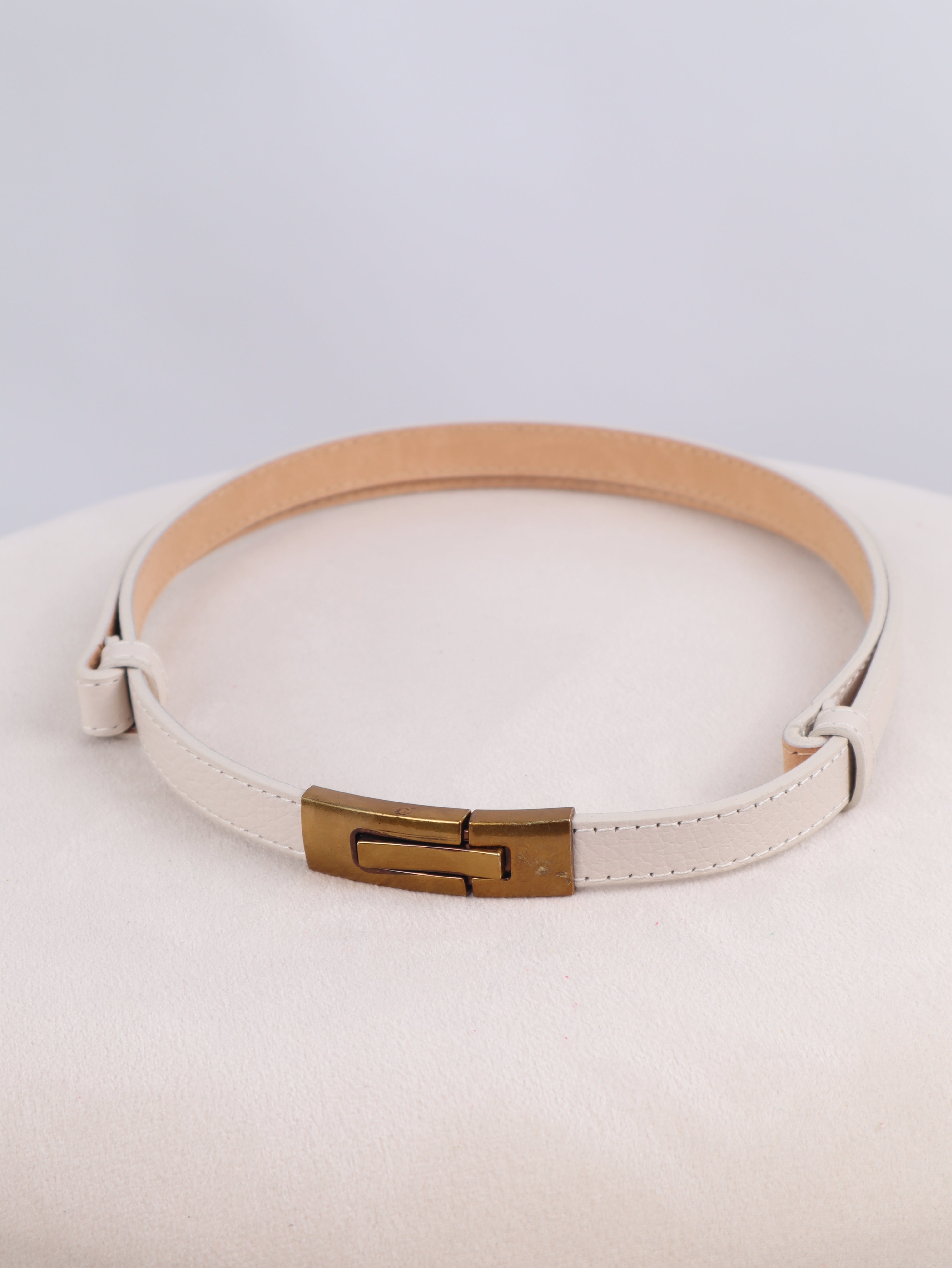 Echtleder-Stretchgürtel mit Mattgold-Schließe