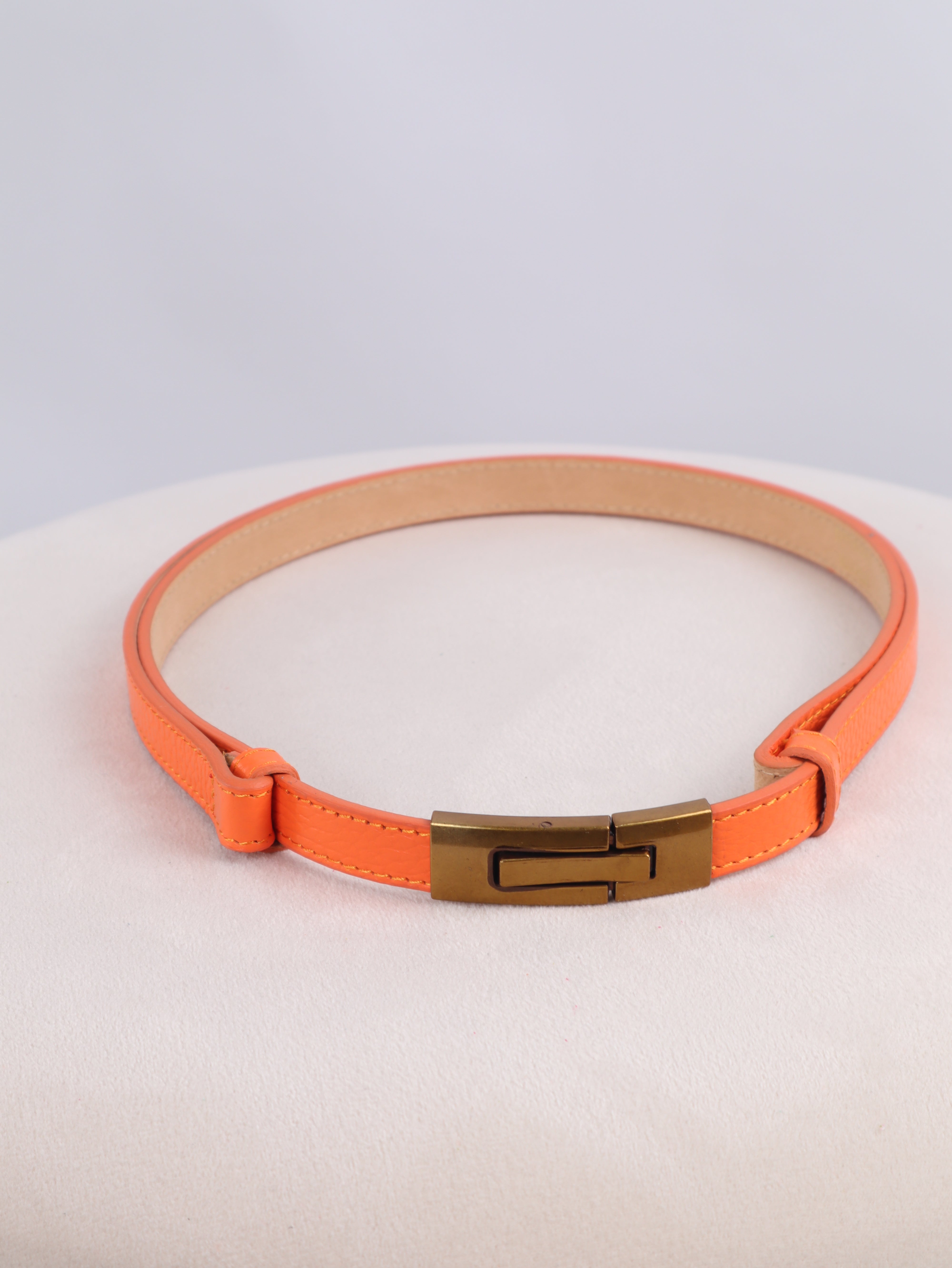 Echtleder-Stretchgürtel mit Mattgold-Schließe