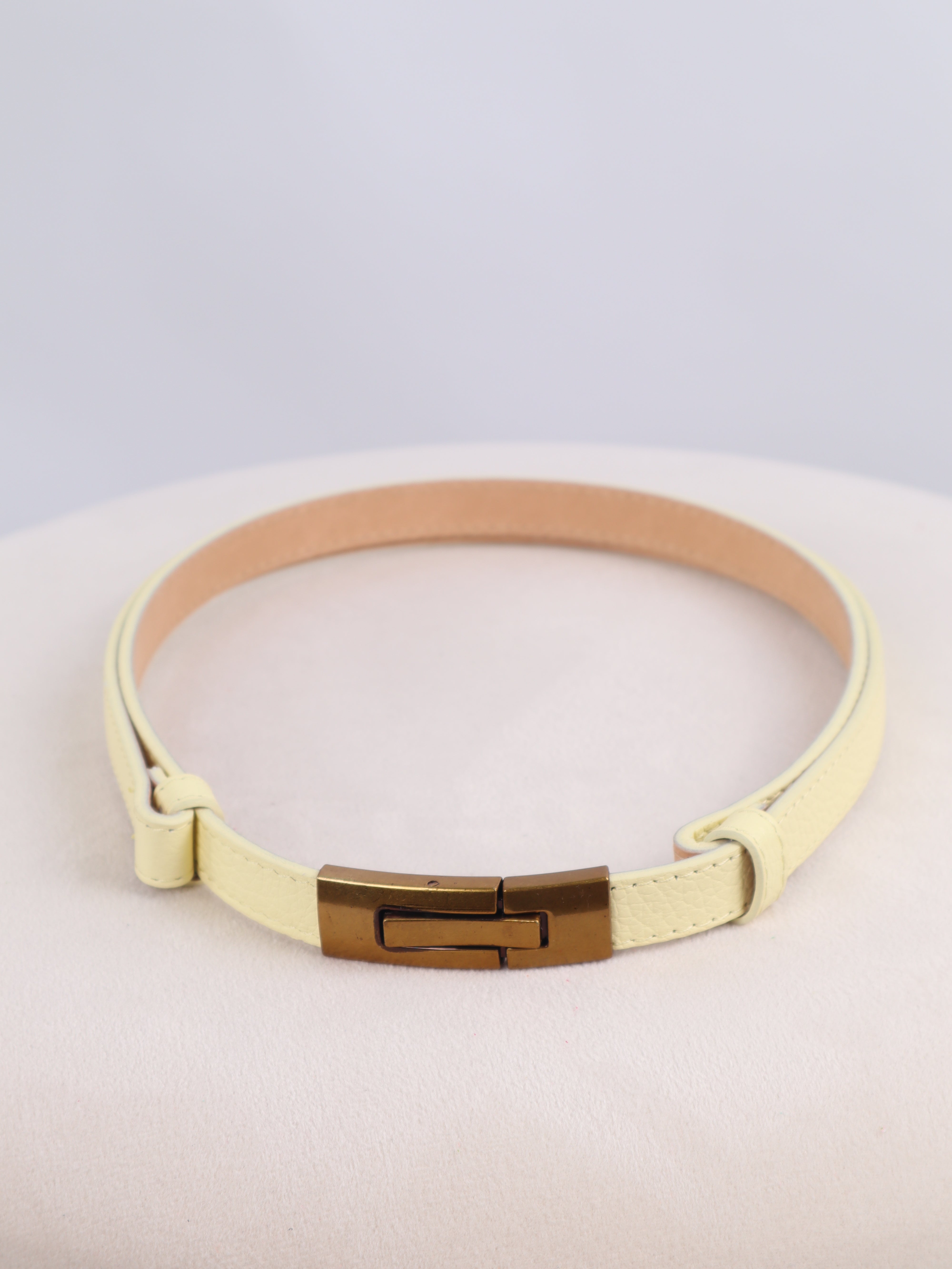 Echtleder-Stretchgürtel mit Mattgold-Schließe