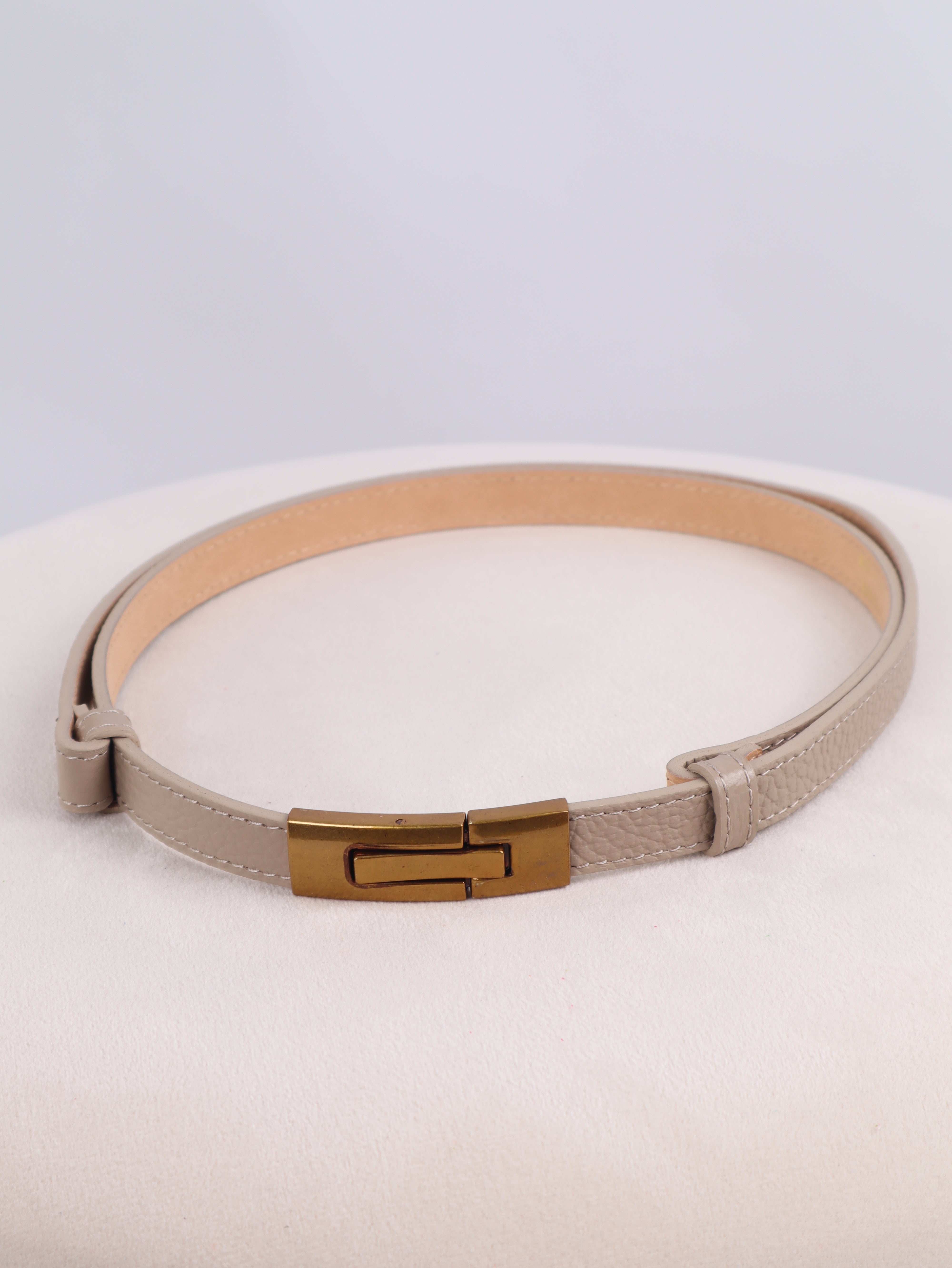 Echtleder-Stretchgürtel mit Mattgold-Schließe