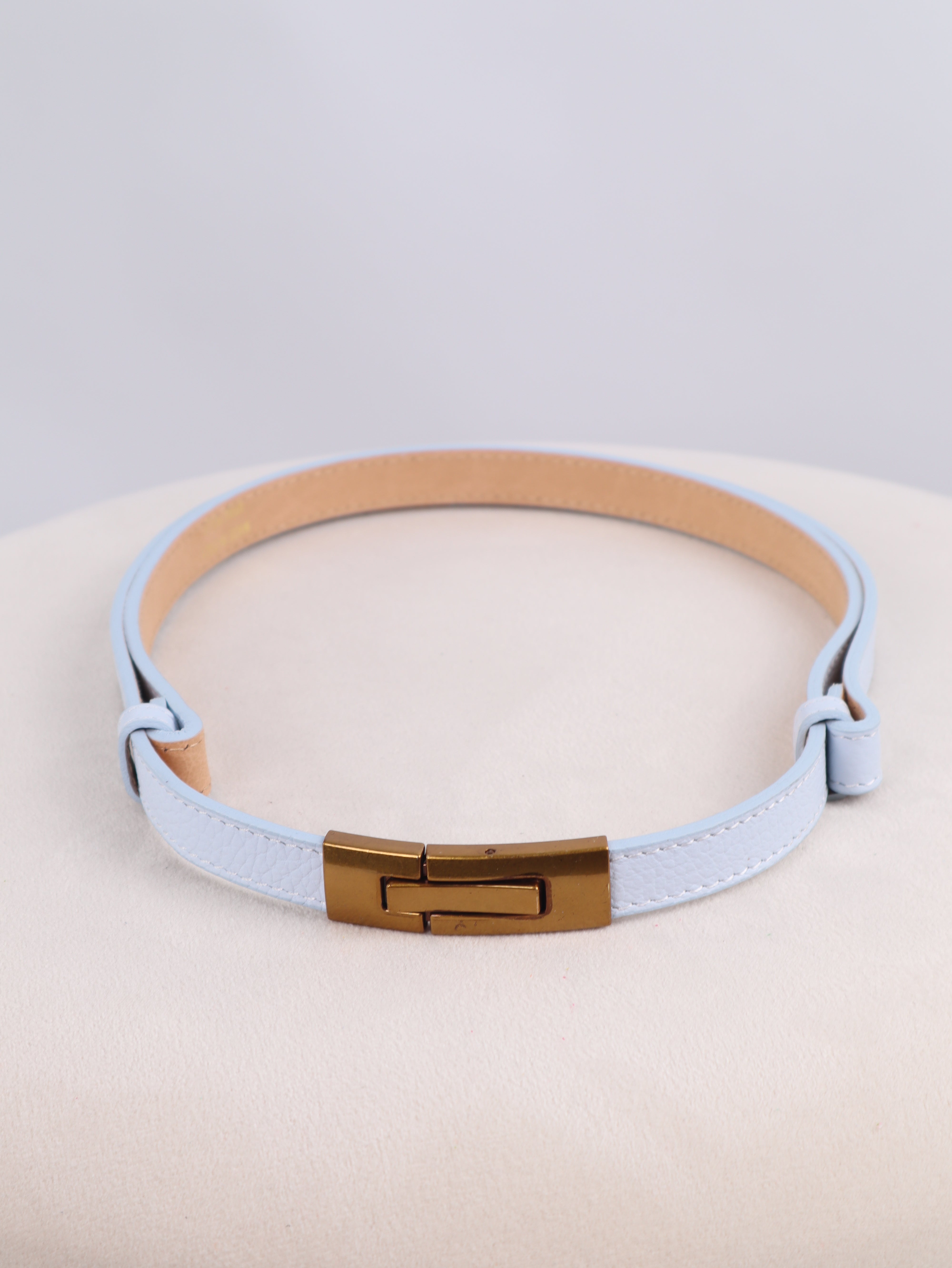 Echtleder-Stretchgürtel mit Mattgold-Schließe