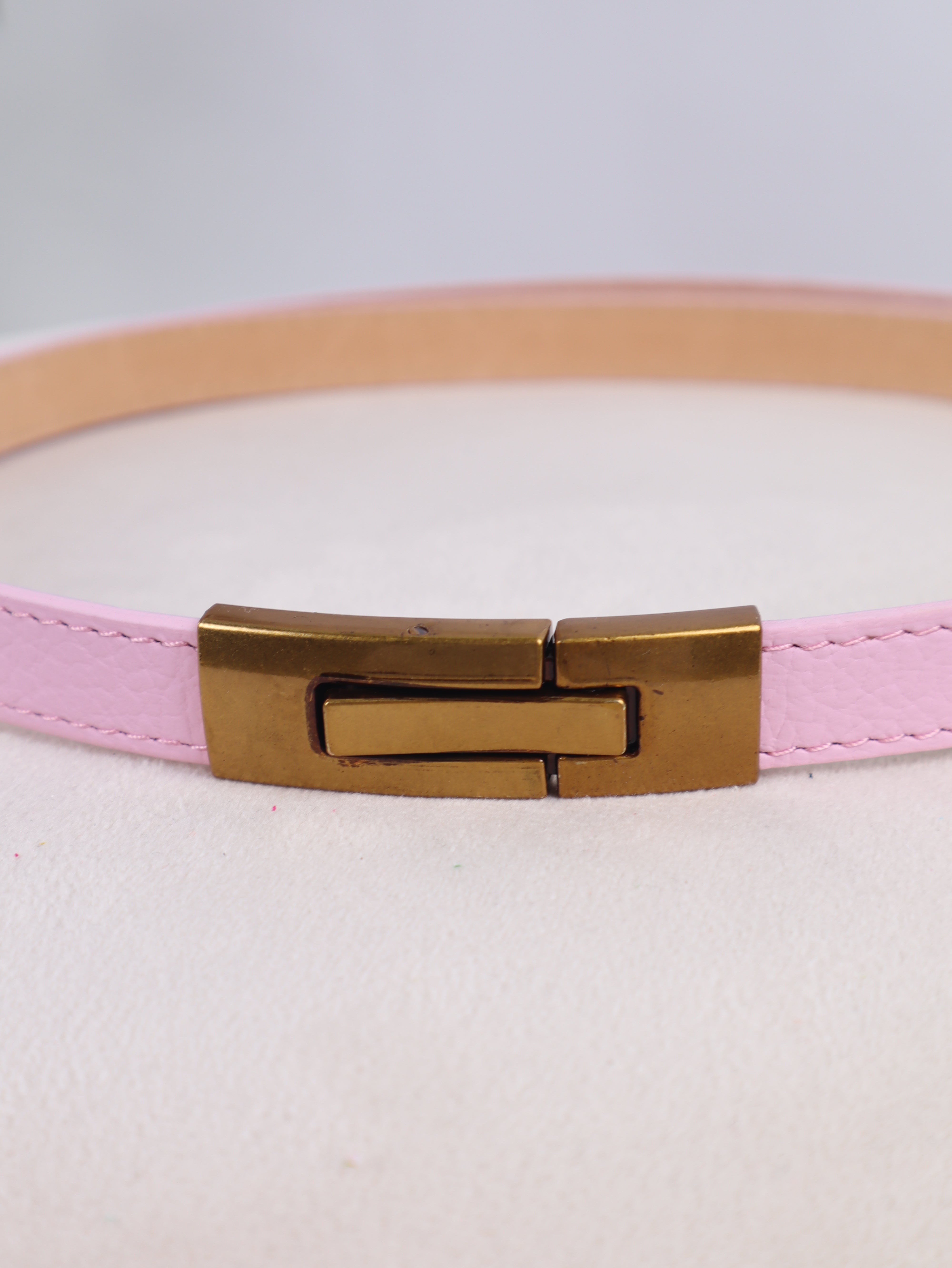 Echtleder-Stretchgürtel mit Mattgold-Schließe