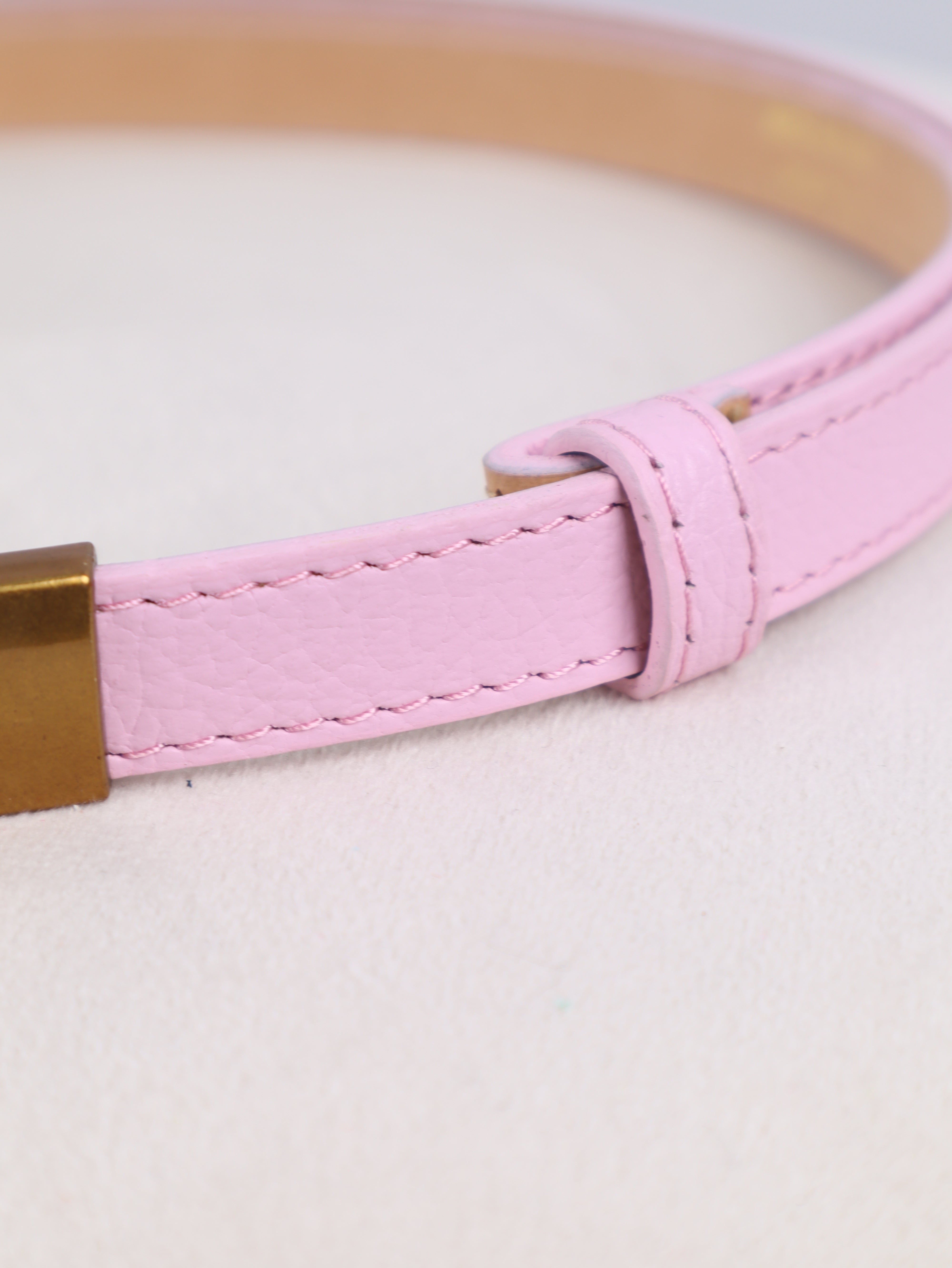 Echtleder-Stretchgürtel mit Mattgold-Schließe