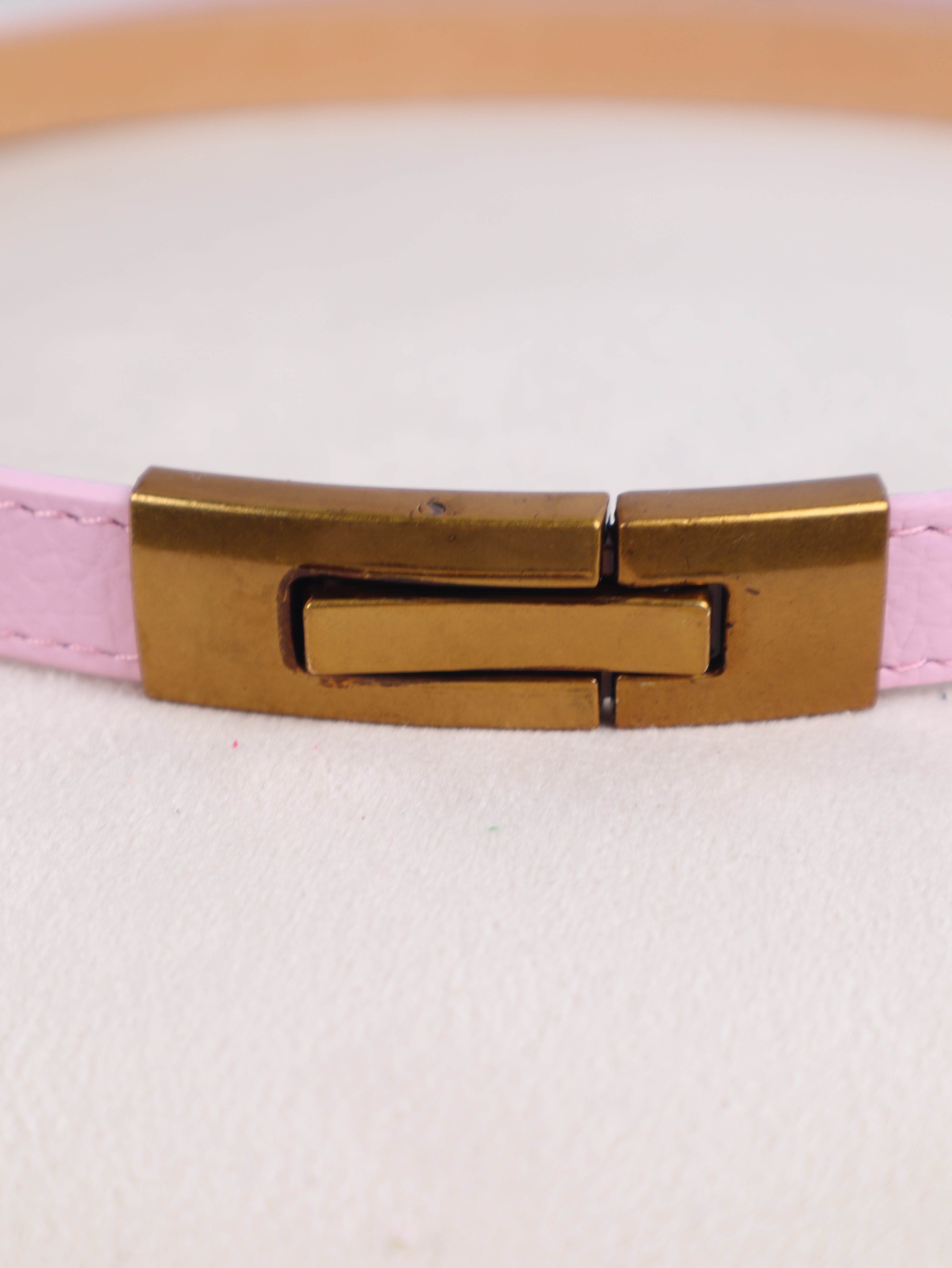 Echtleder-Stretchgürtel mit Mattgold-Schließe