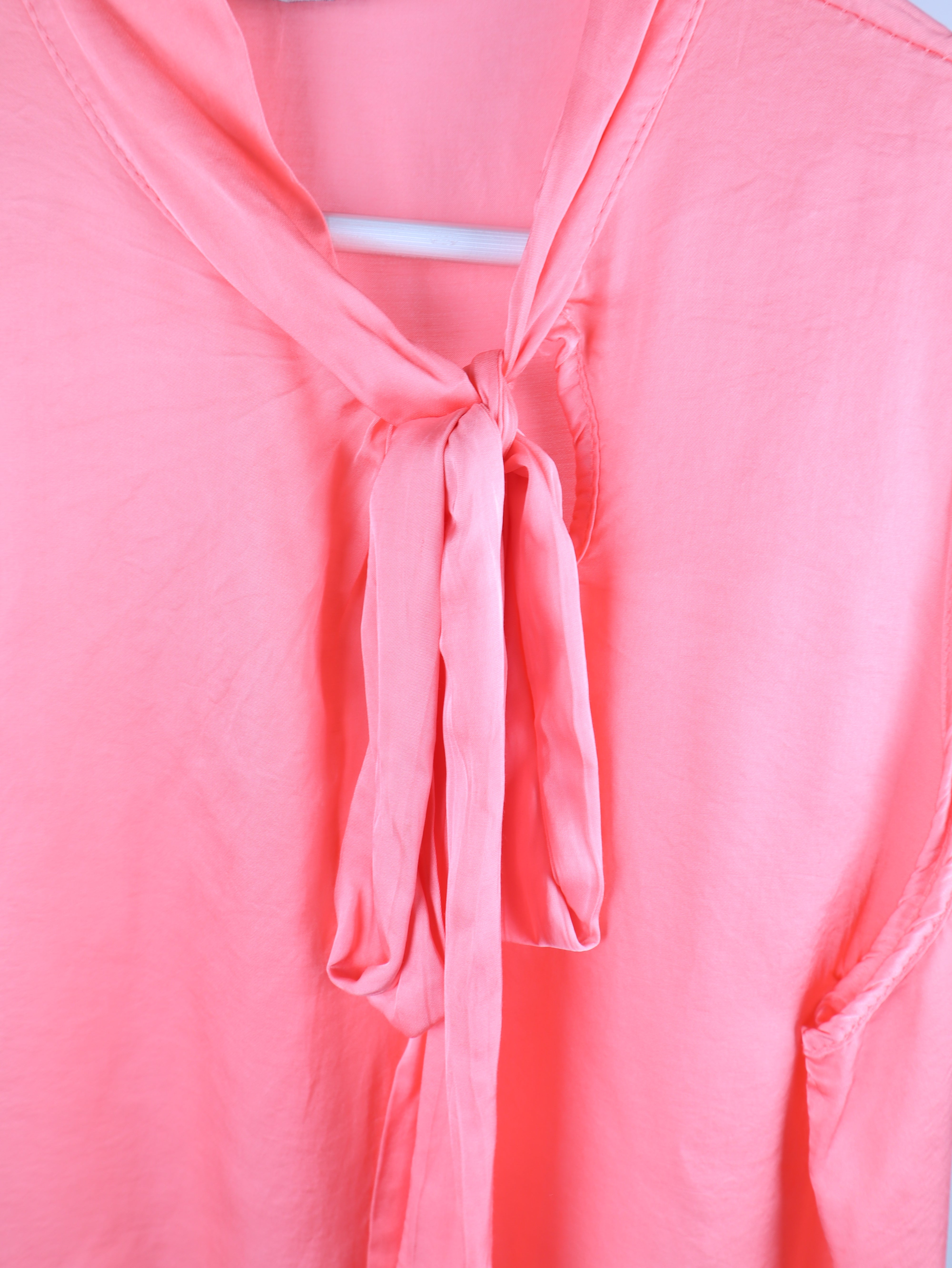 Halterneck Bluse mit Schleife – Viskose & Seide Mix