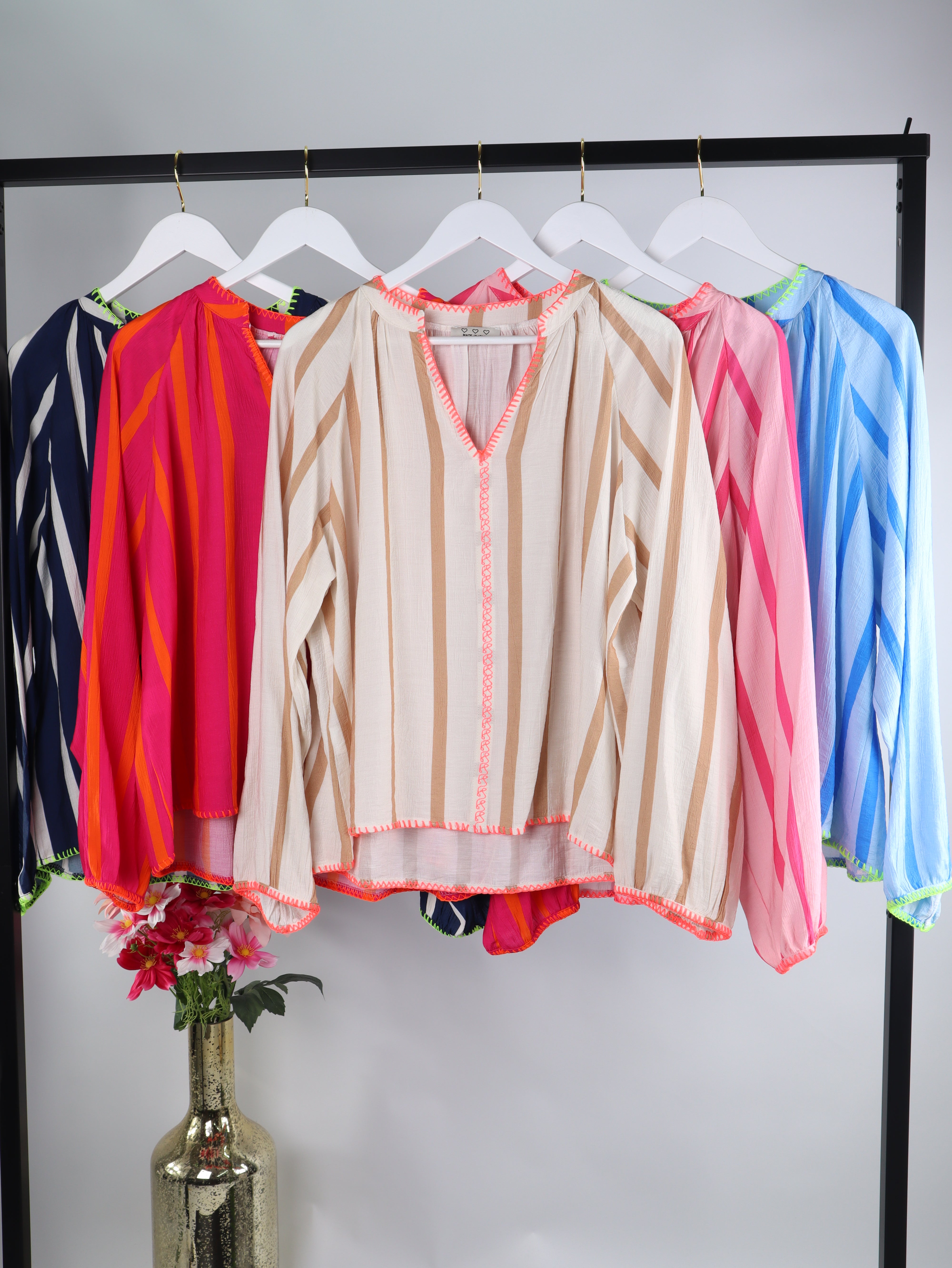 Viskose Bluse mit Neon Nähten