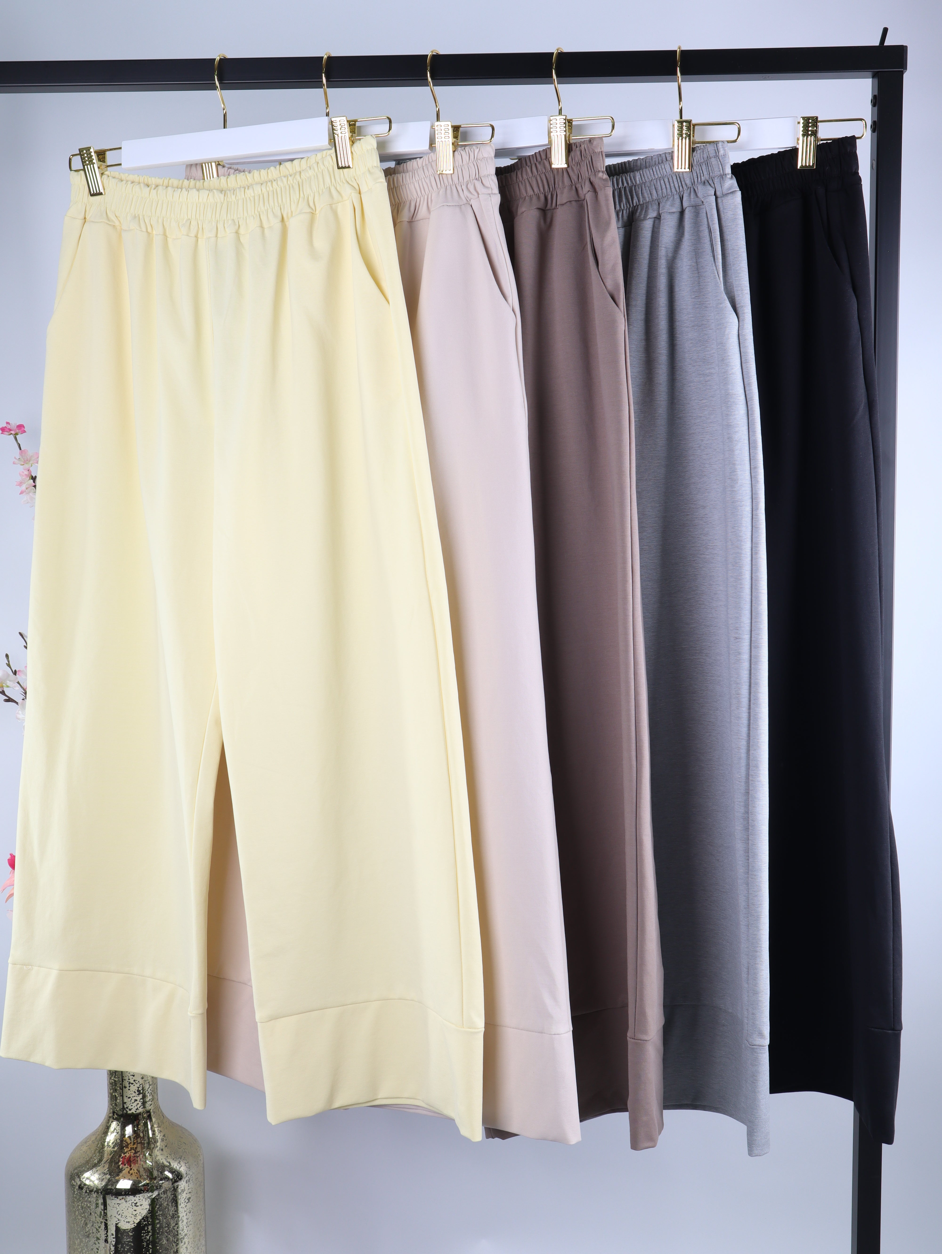 Wide Leg Hose