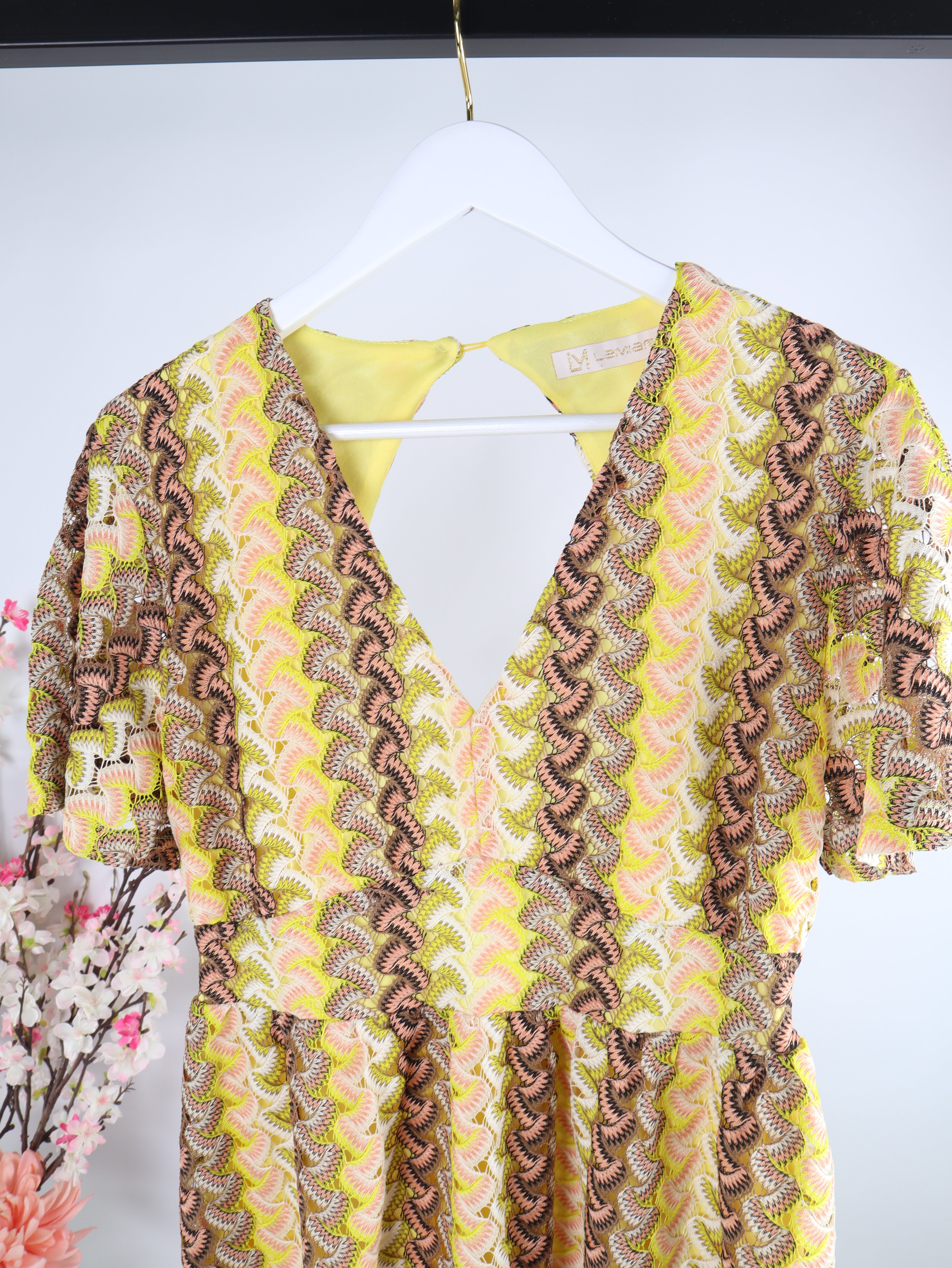 Boho-Maxikleid im Retro-Wellenmuster mit Rückenausschnitt