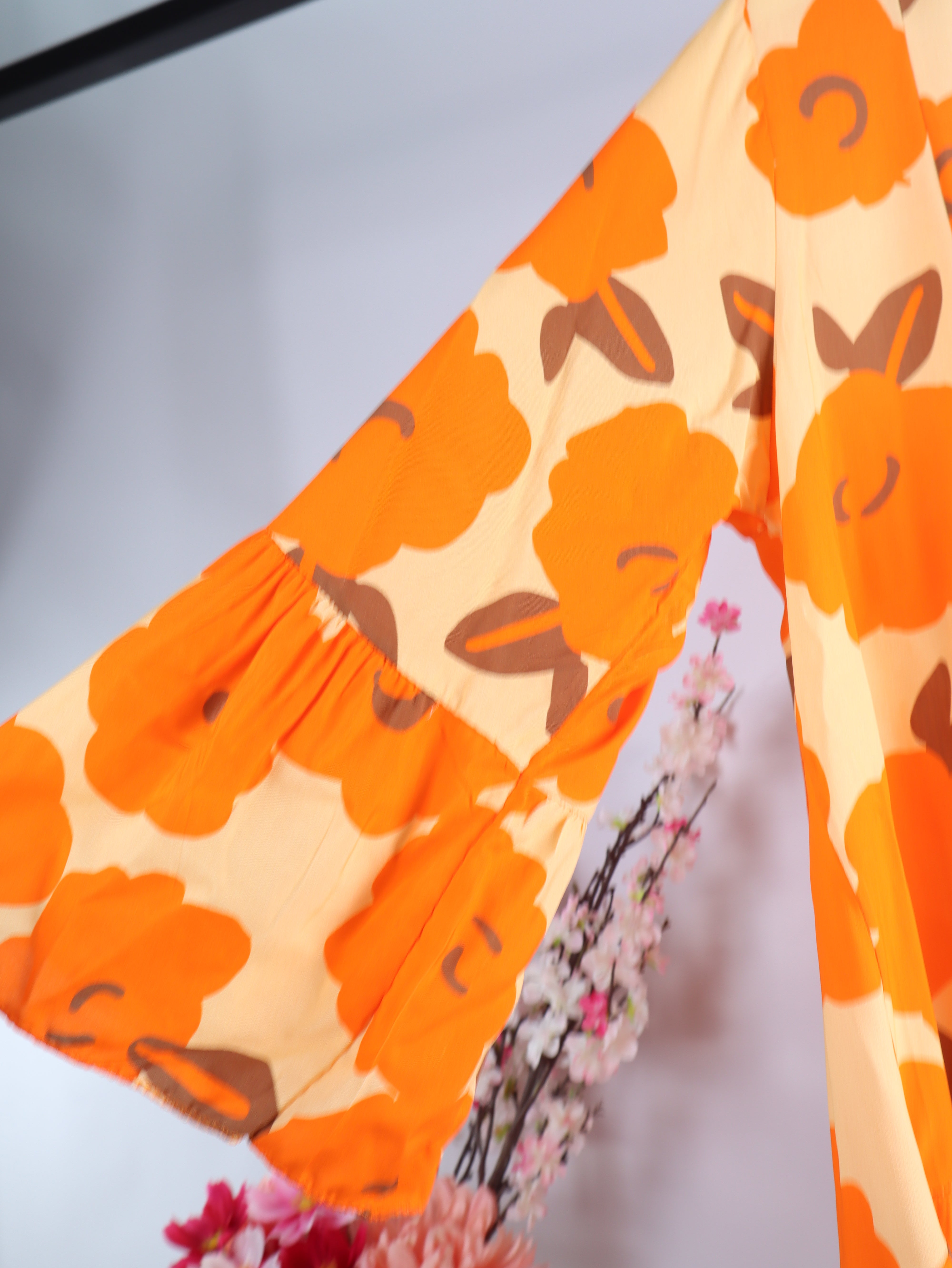 Viskose-Stufenkleid mit Retro-Blumenprint