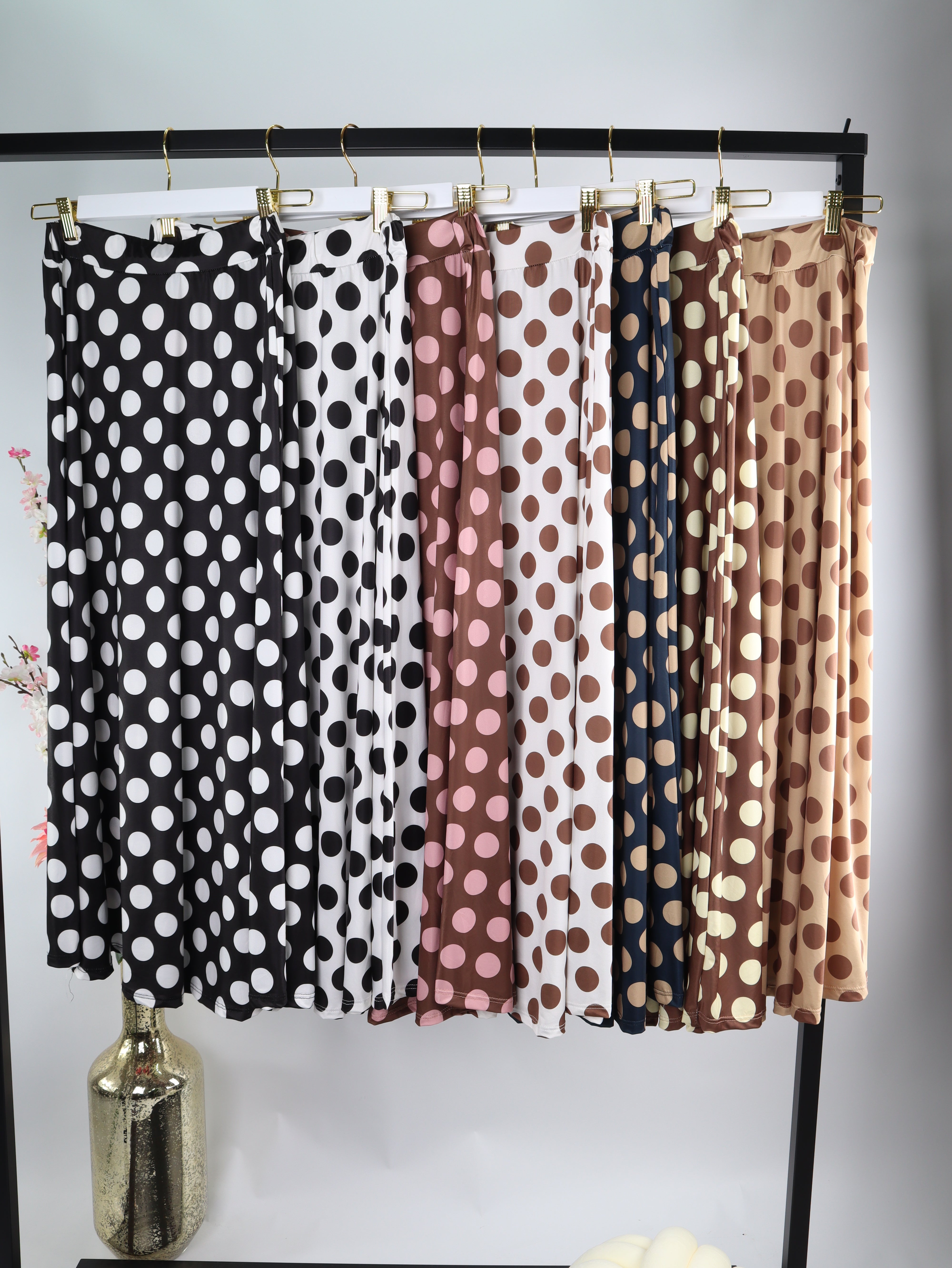 Polka-Dot Maxirock – Knitterfreie Kofferware