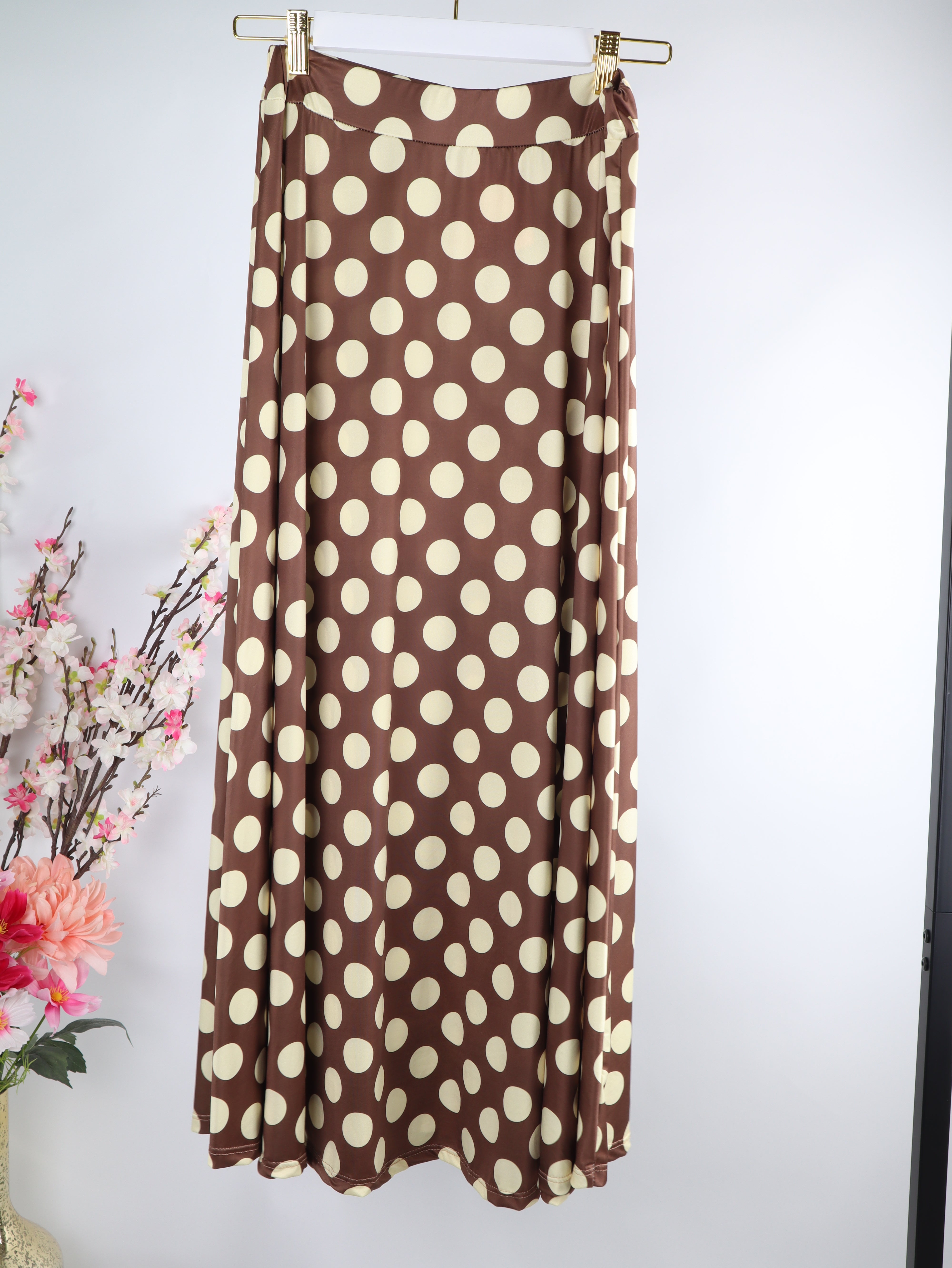 Polka-Dot Maxirock – Knitterfreie Kofferware
