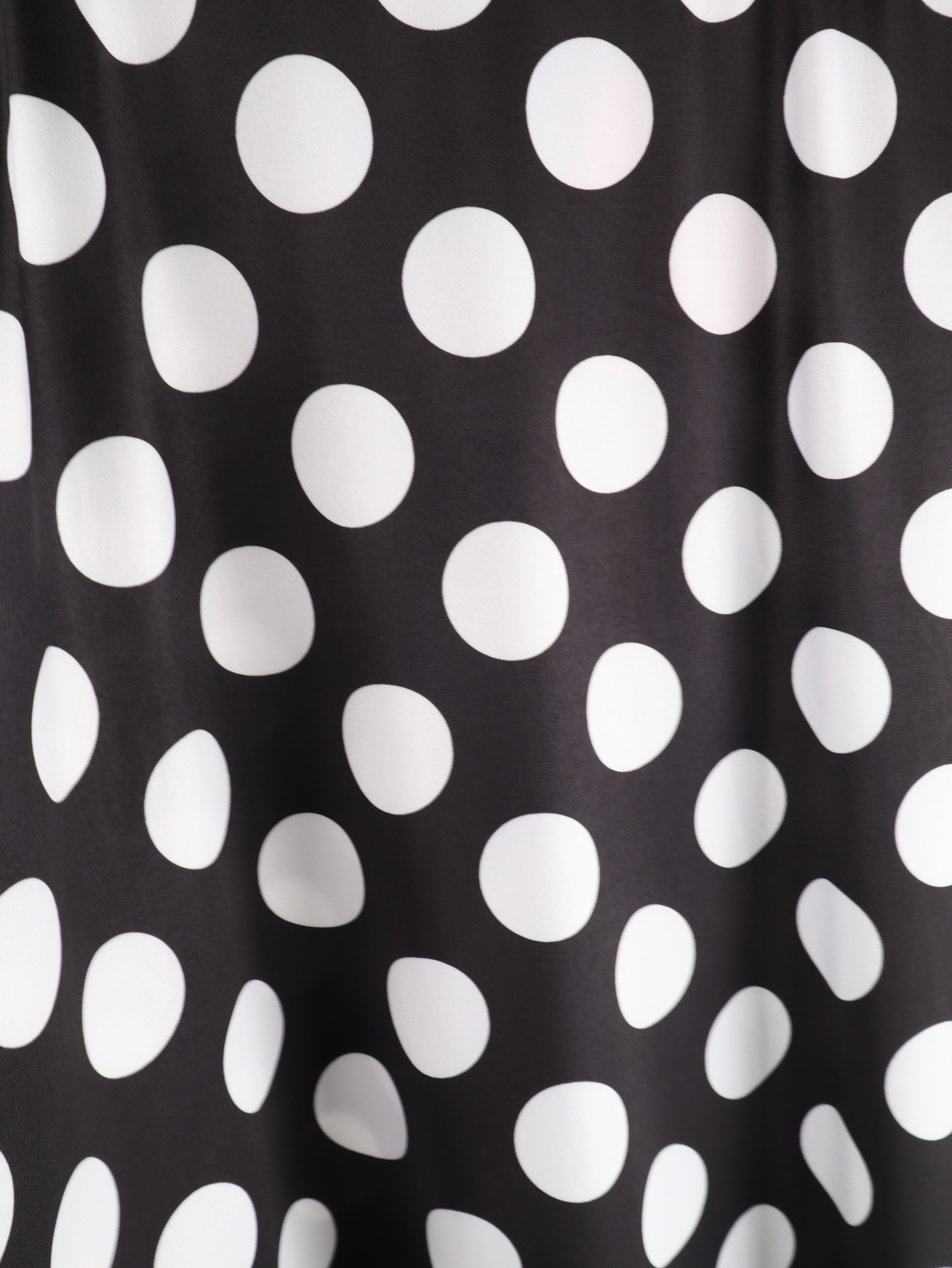Polka-Dot Maxirock – Knitterfreie Kofferware