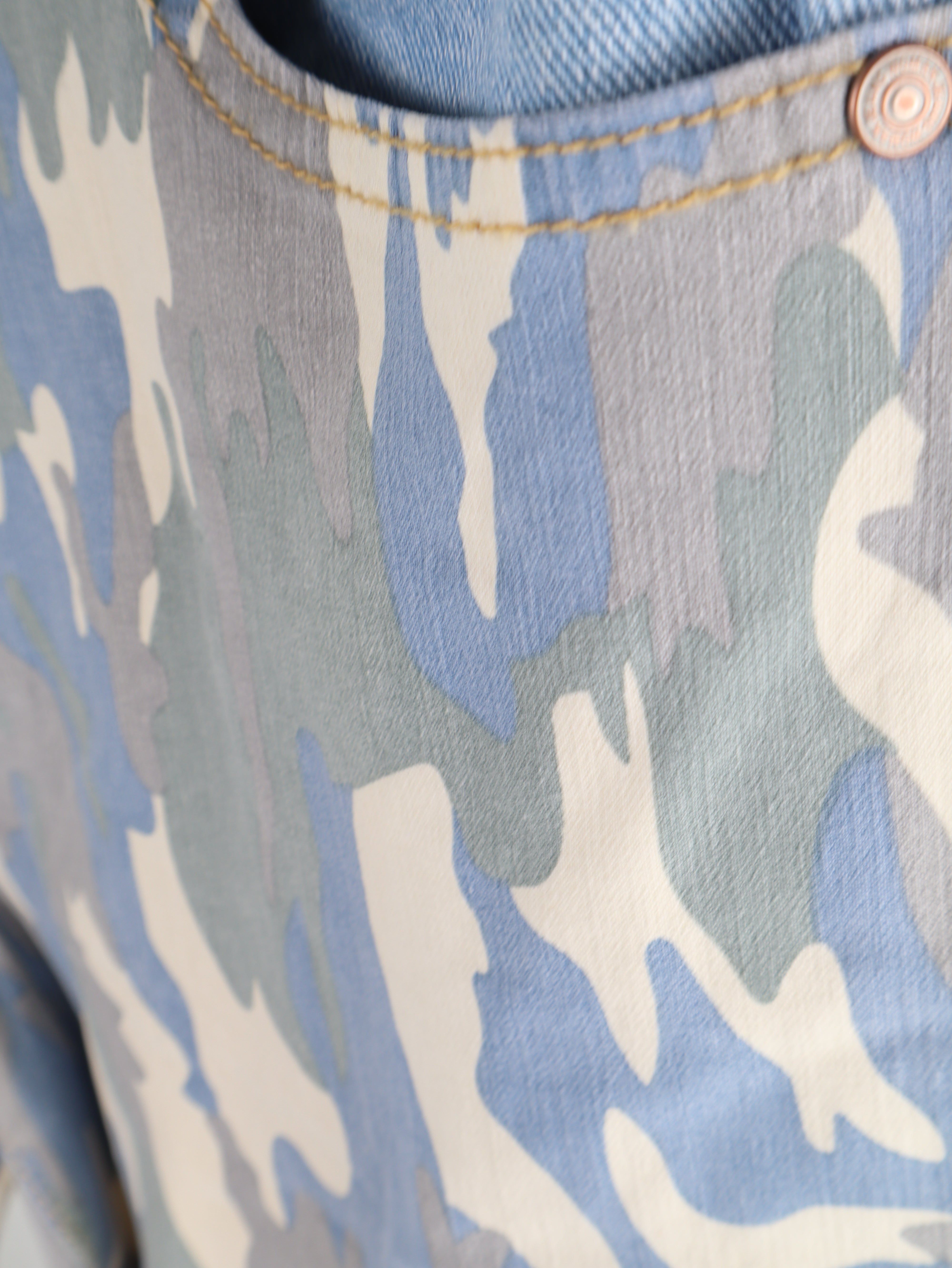 Sexy Woman Jeans Camouflage