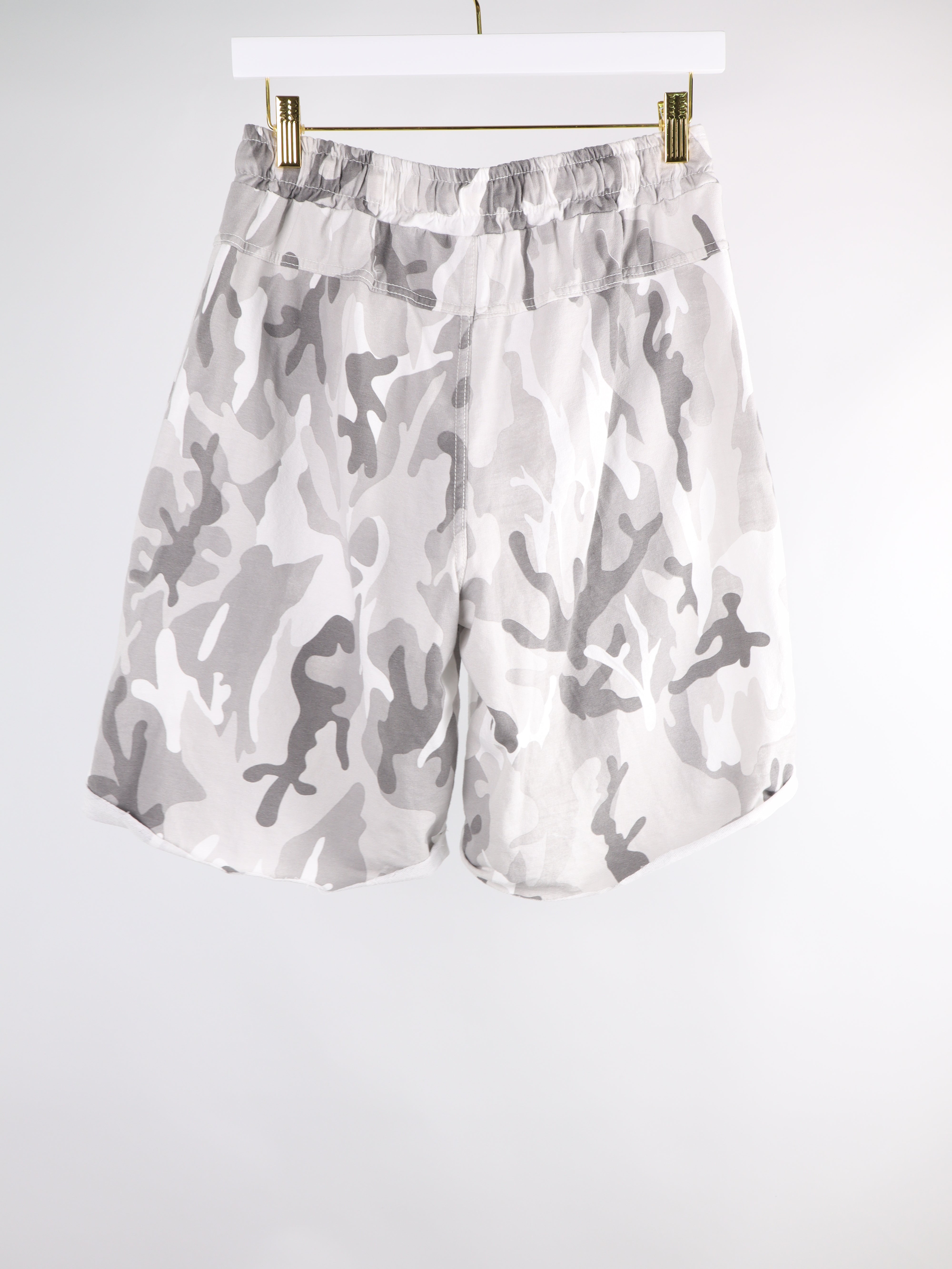 Shorts Camouflage mit Nieten