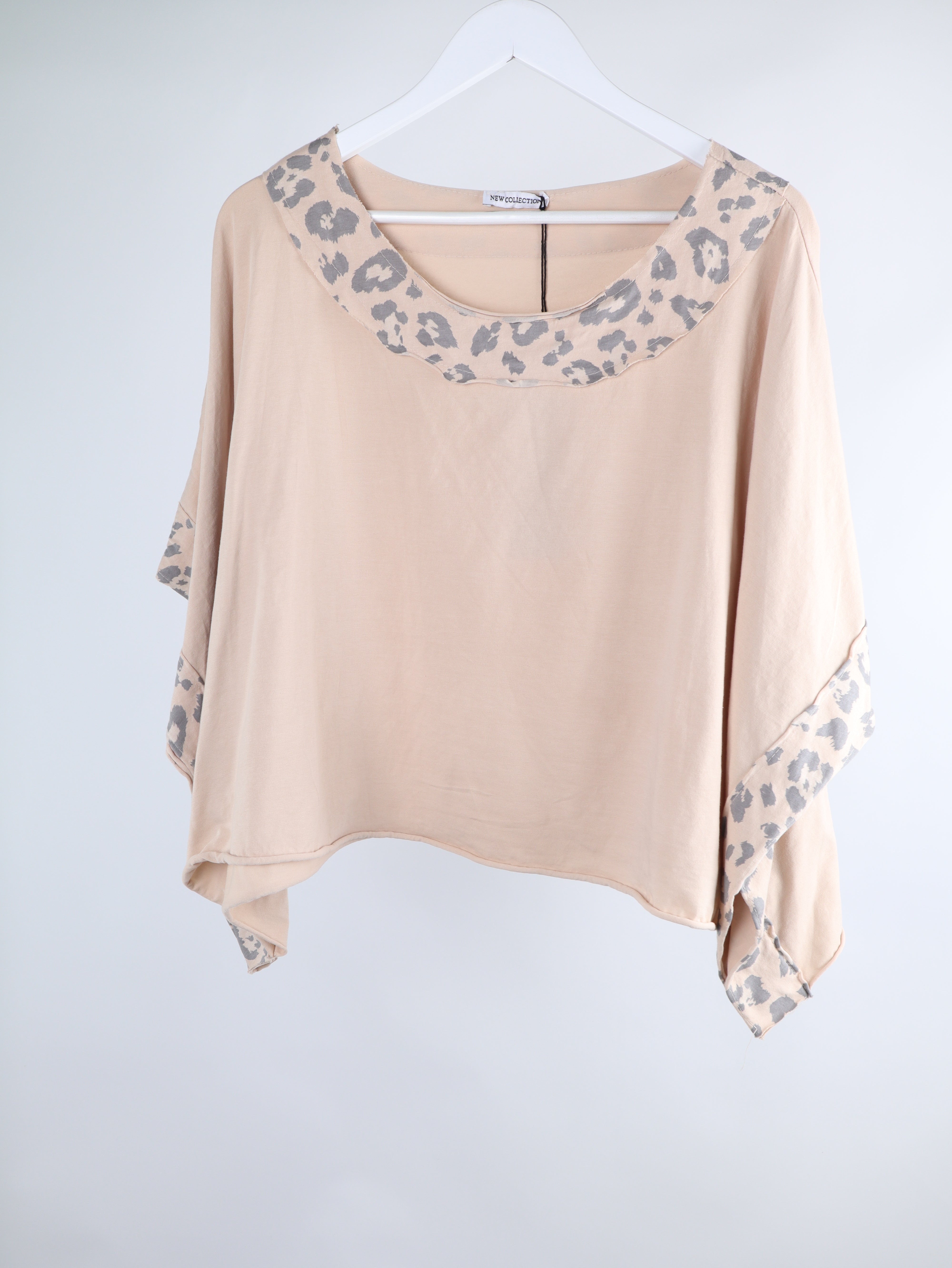 Oversize Poncho Shirt mit Leo-Details