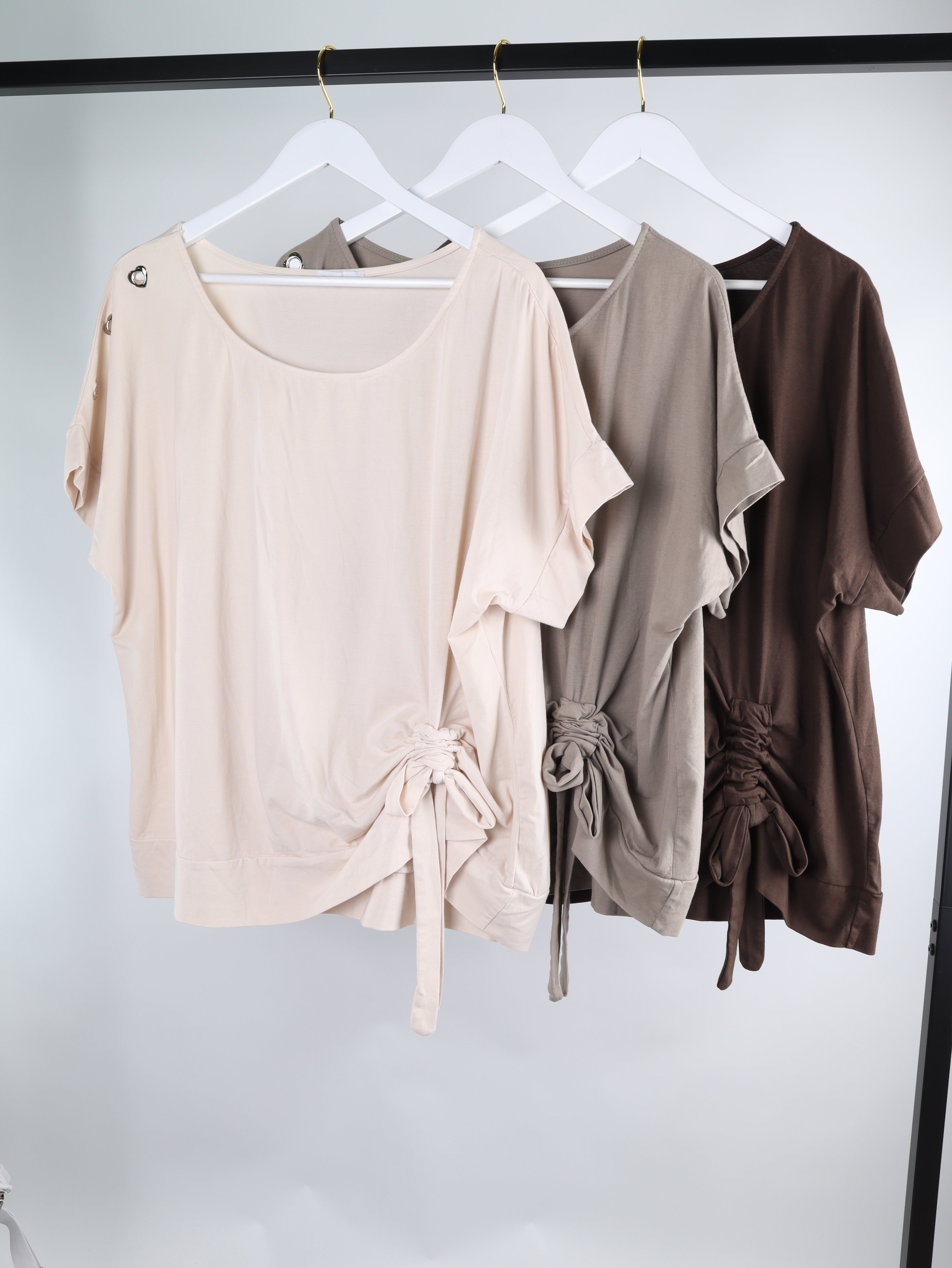 Oversize Shirt mit Herz-Ösen & seitlicher Raffung