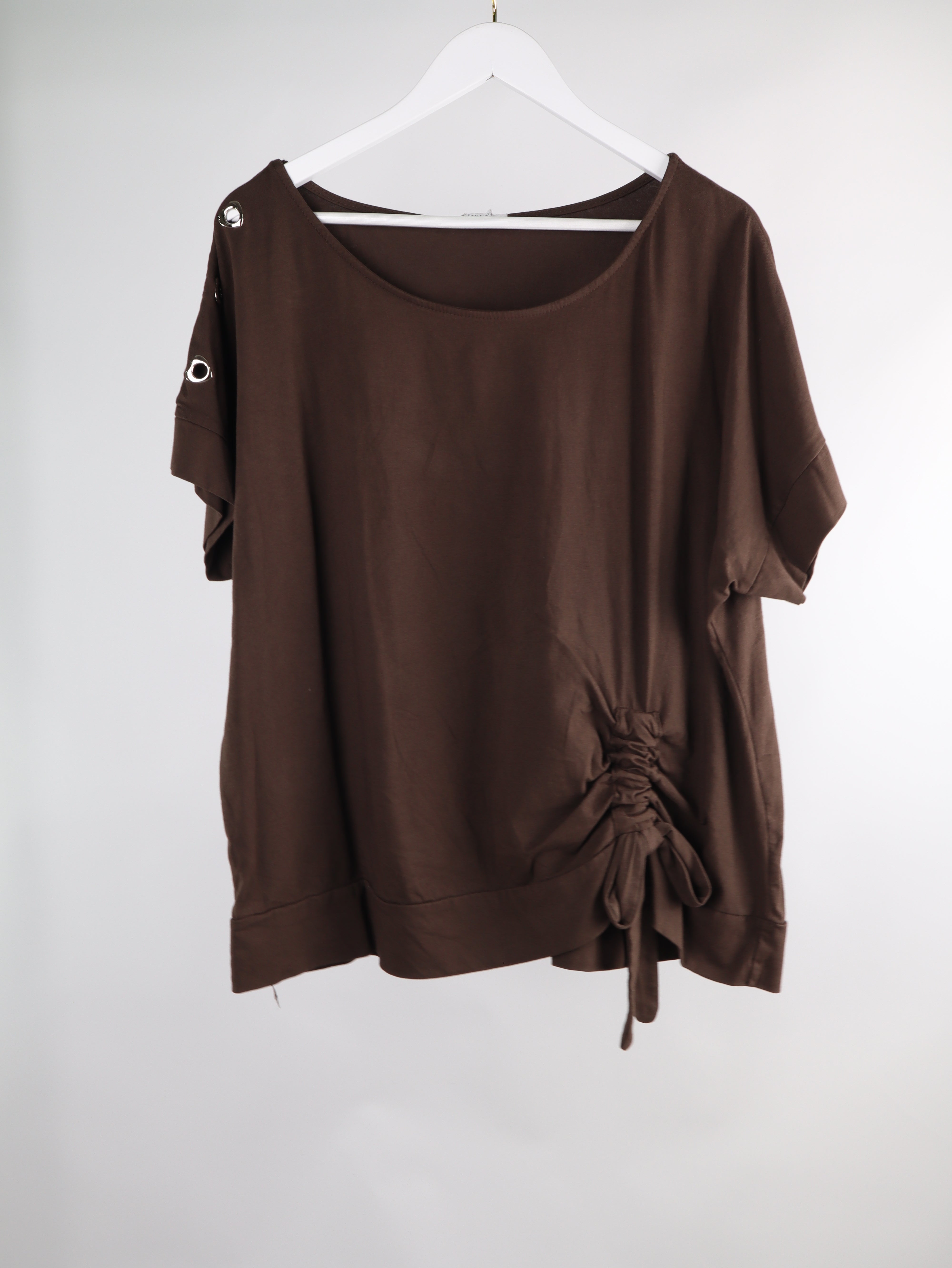 Oversize Shirt mit Herz-Ösen & seitlicher Raffung