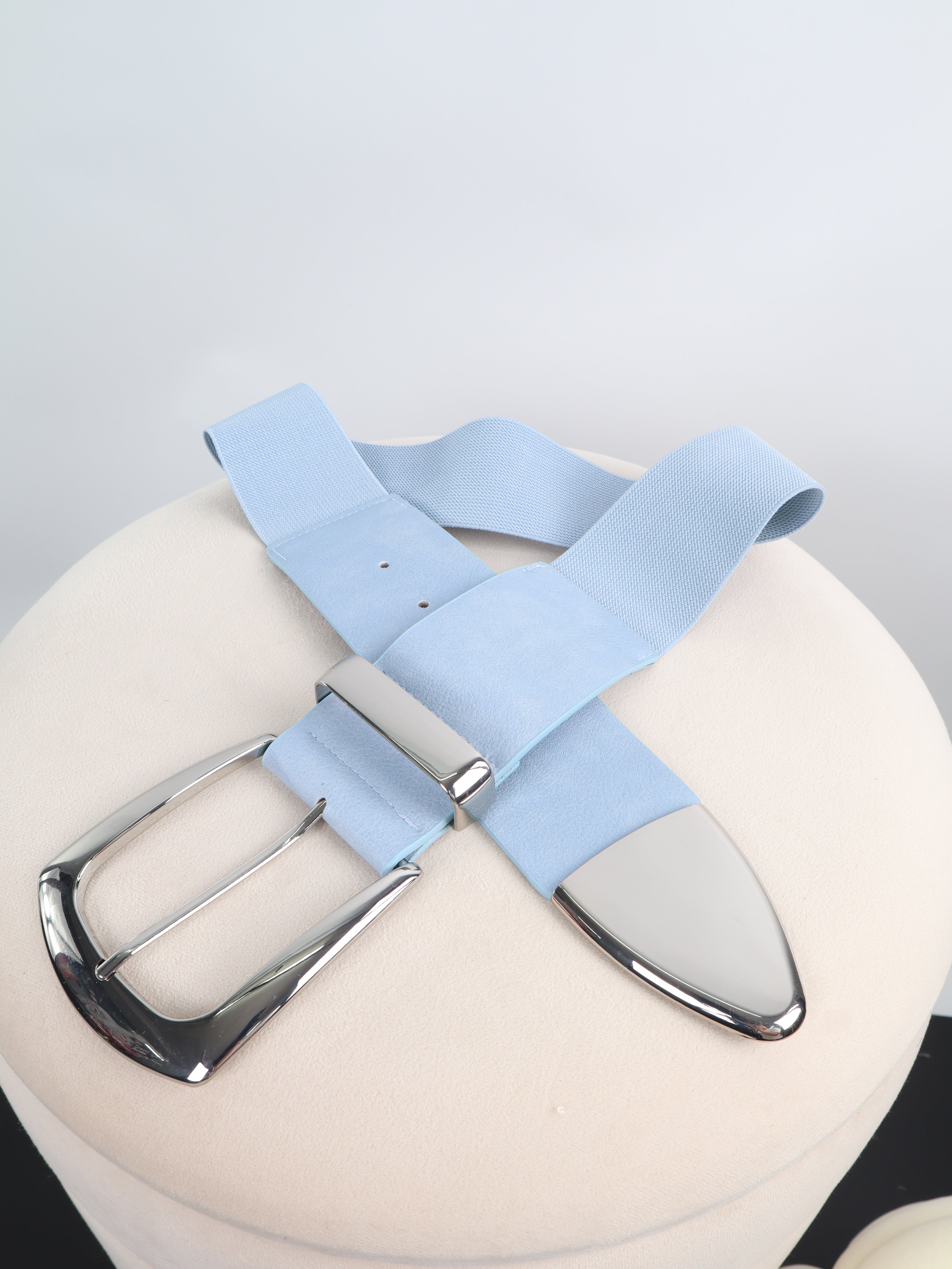 Stretchgürtel – Breite Taille & Silber-Akzente