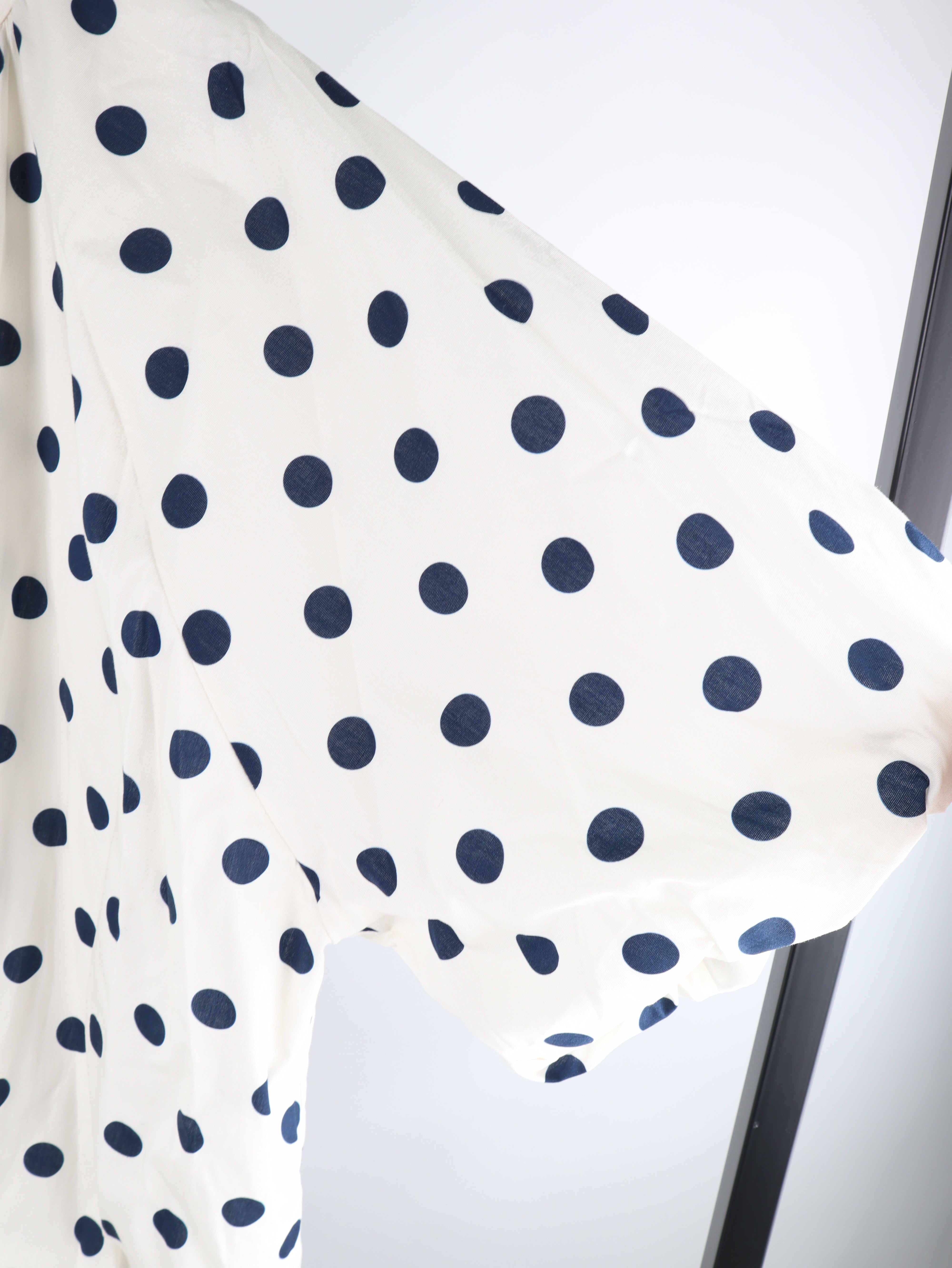 Oversize Polka-Dot Bluse mit Rückenschleifen