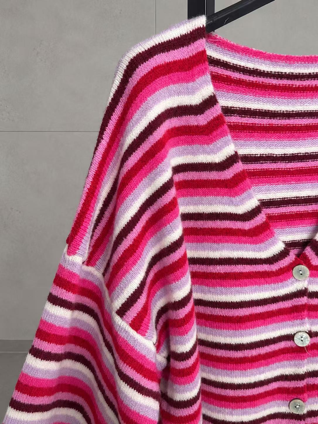Strickjacke RETRO LINES