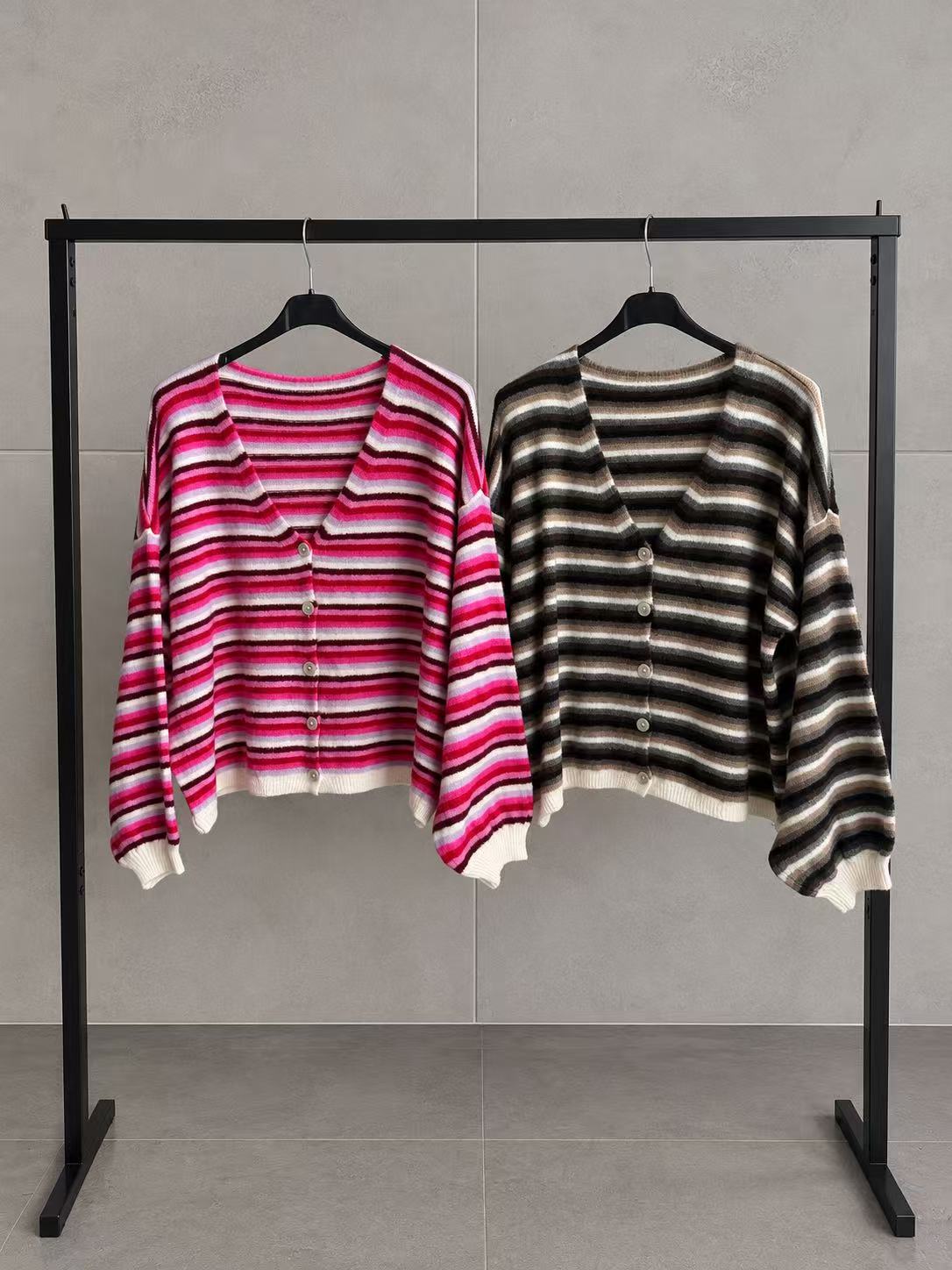 Strickjacke RETRO LINES