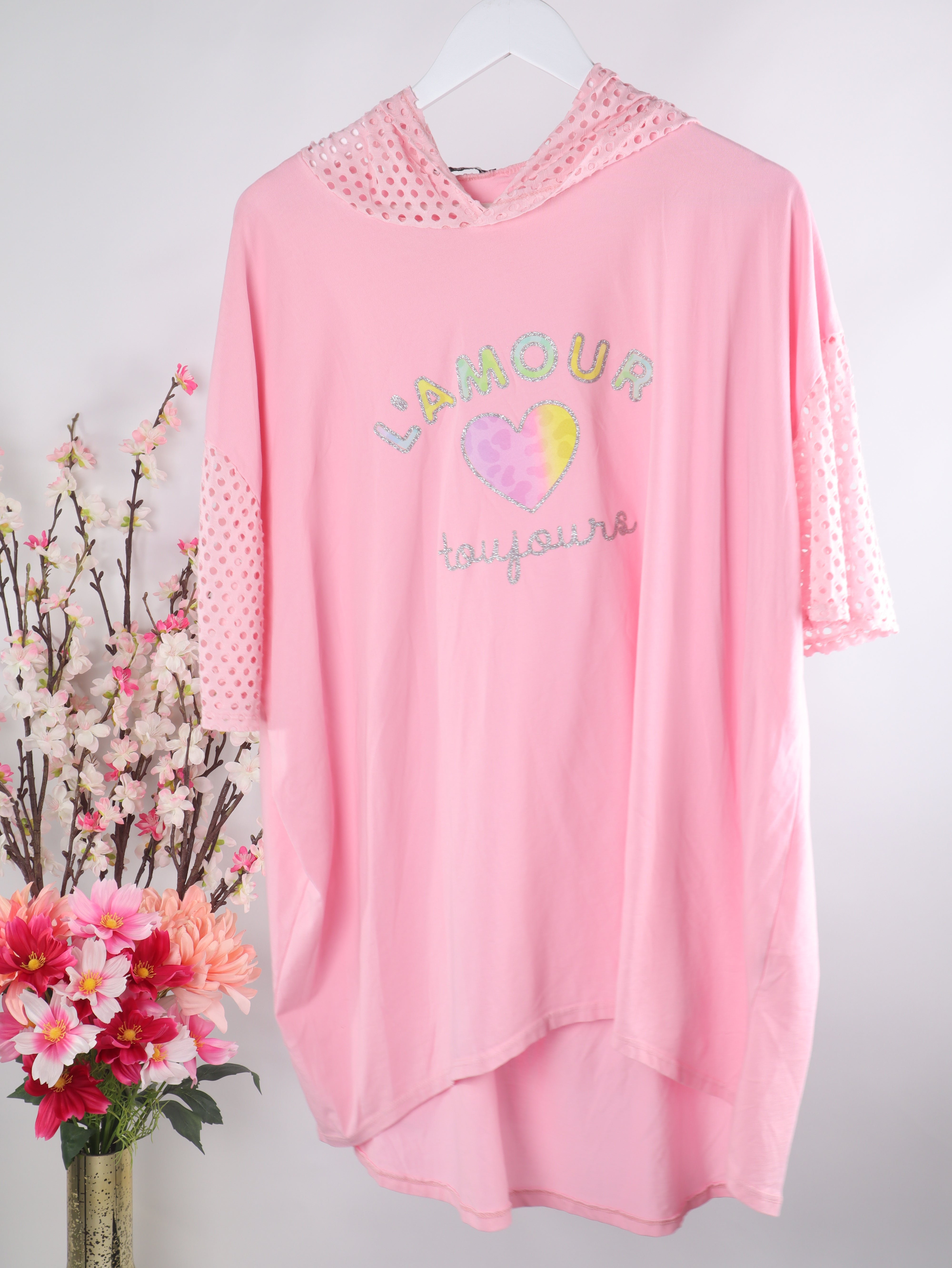 Oversize Shirt „L’AMOUR toujours“ mit Spitze & Kapuze