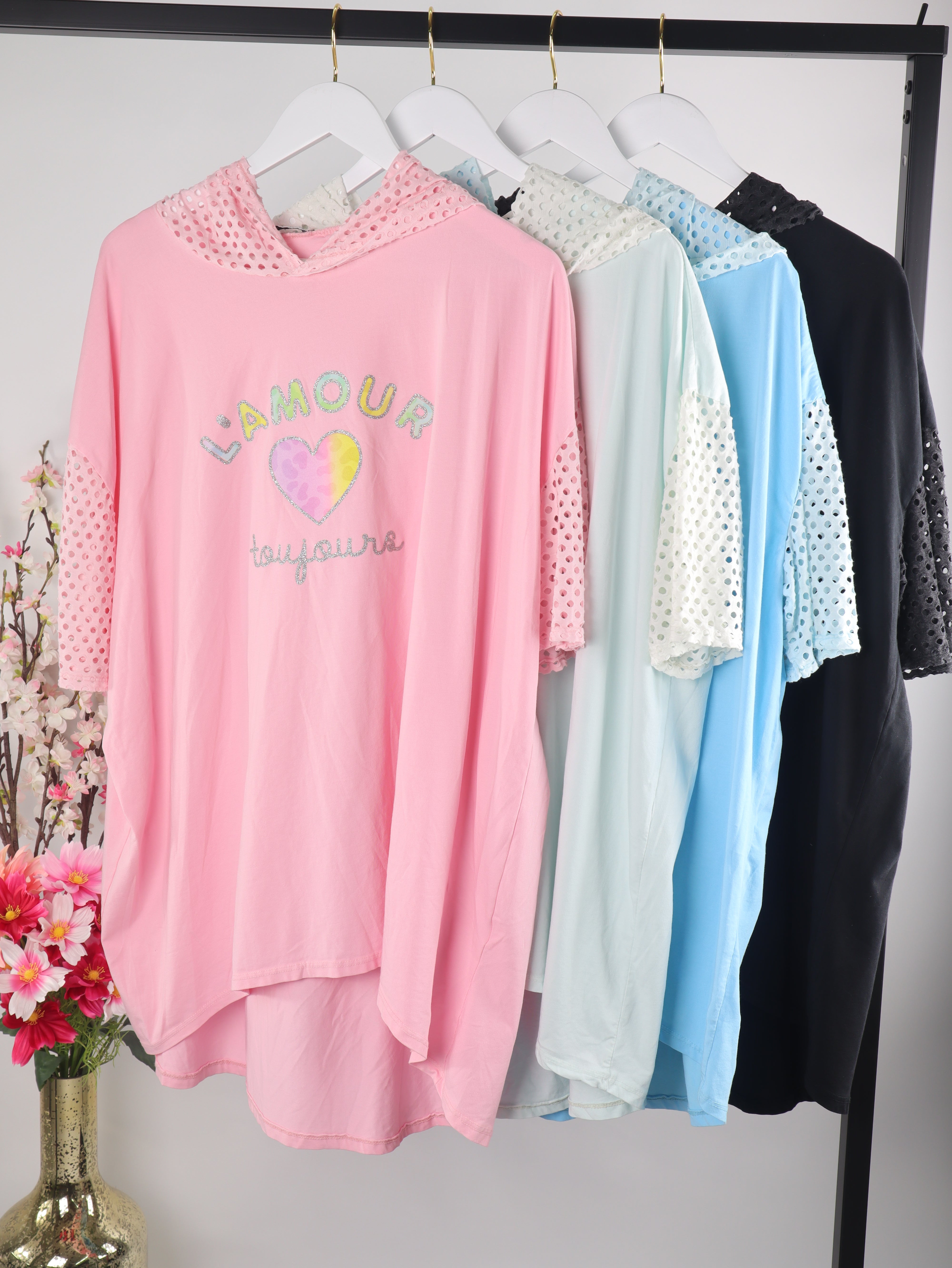 Oversize Shirt „L’AMOUR toujours“ mit Spitze & Kapuze