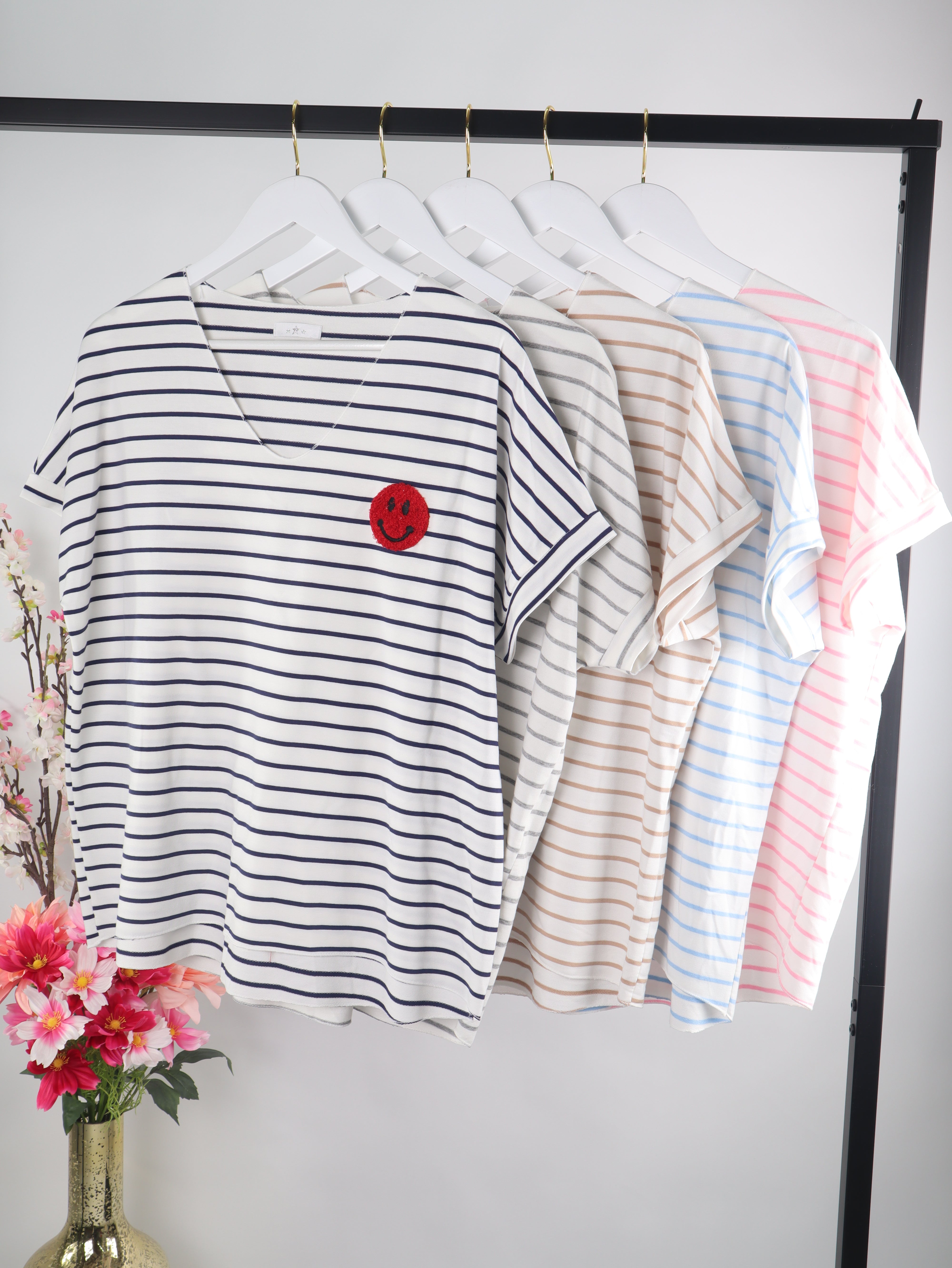 Gestreiftes Shirt mit Smiley-Patch