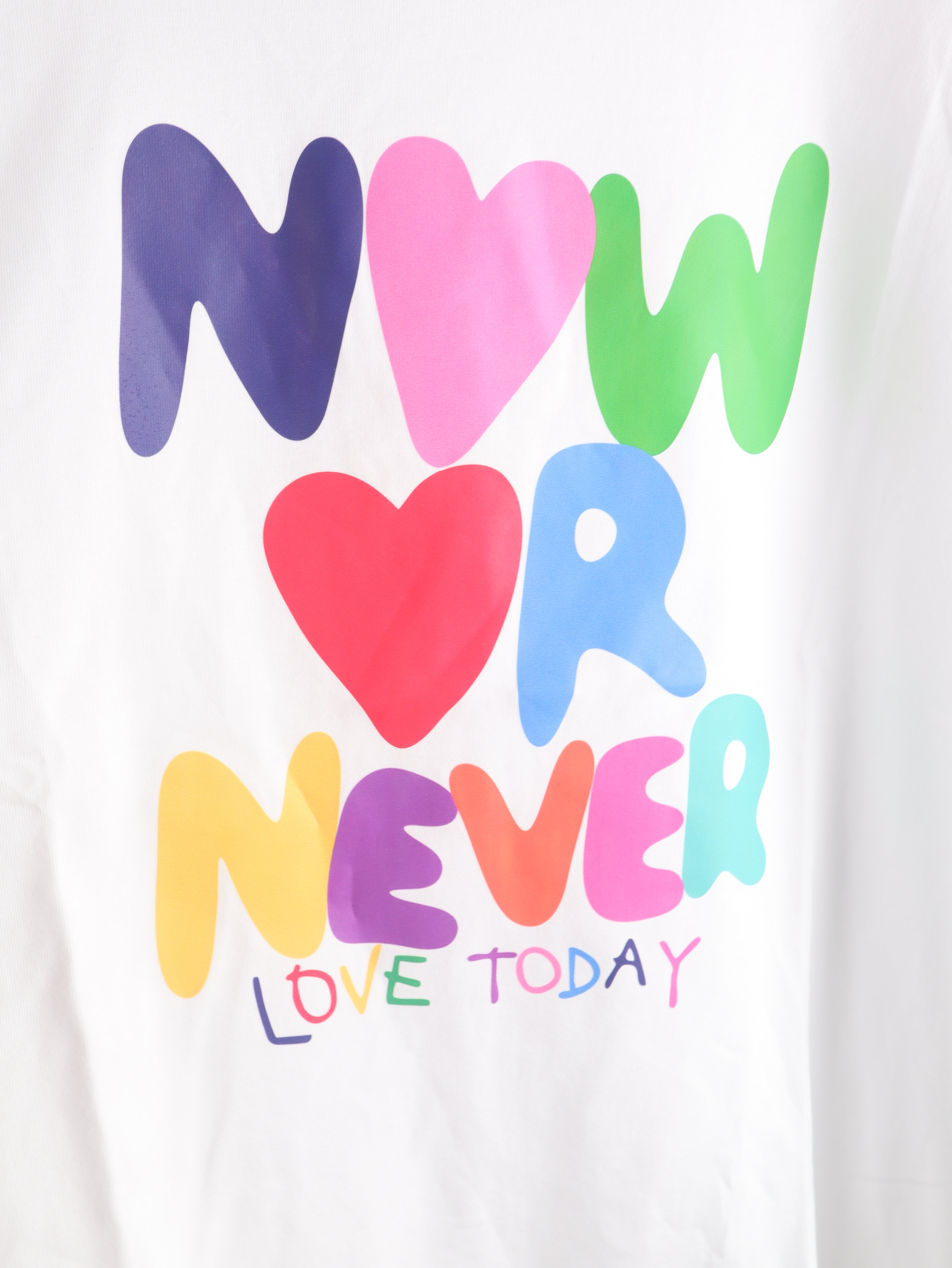 T-Shirt mit „Now or Never“ Print