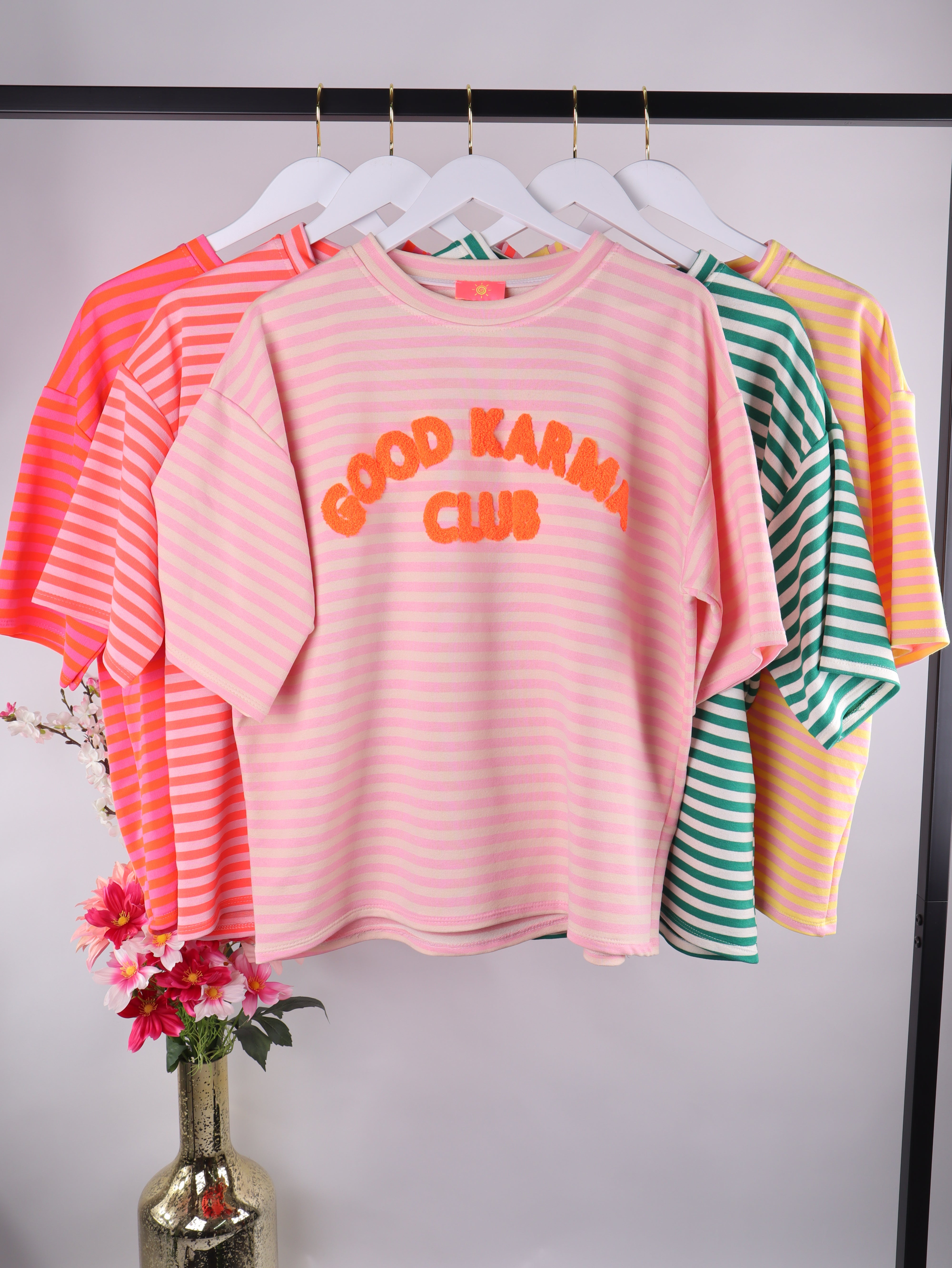 Gestreiftes Sweatshirt „GOOD KARMA CLUB“