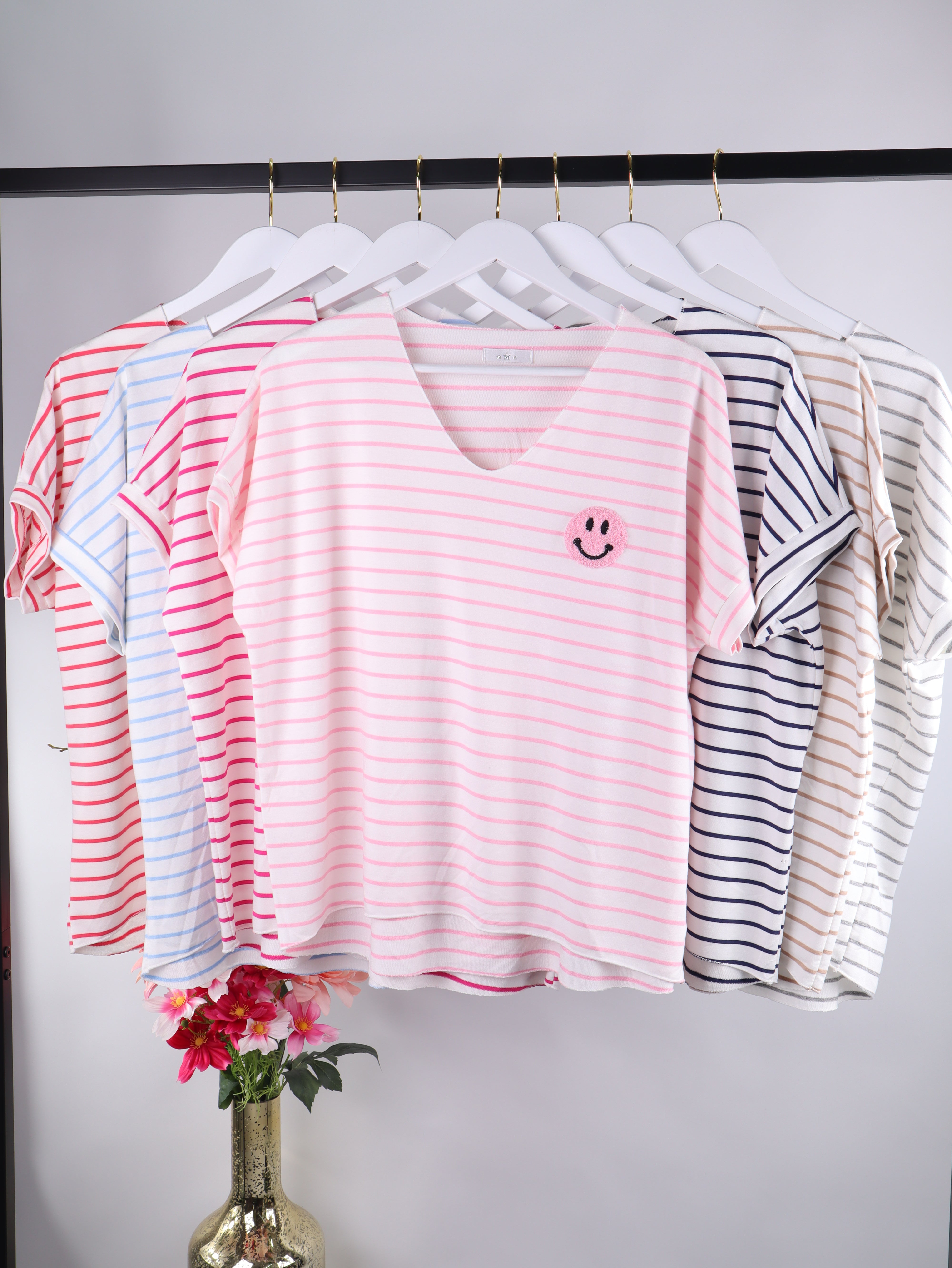 Gestreiftes Shirt mit Smiley-Patch