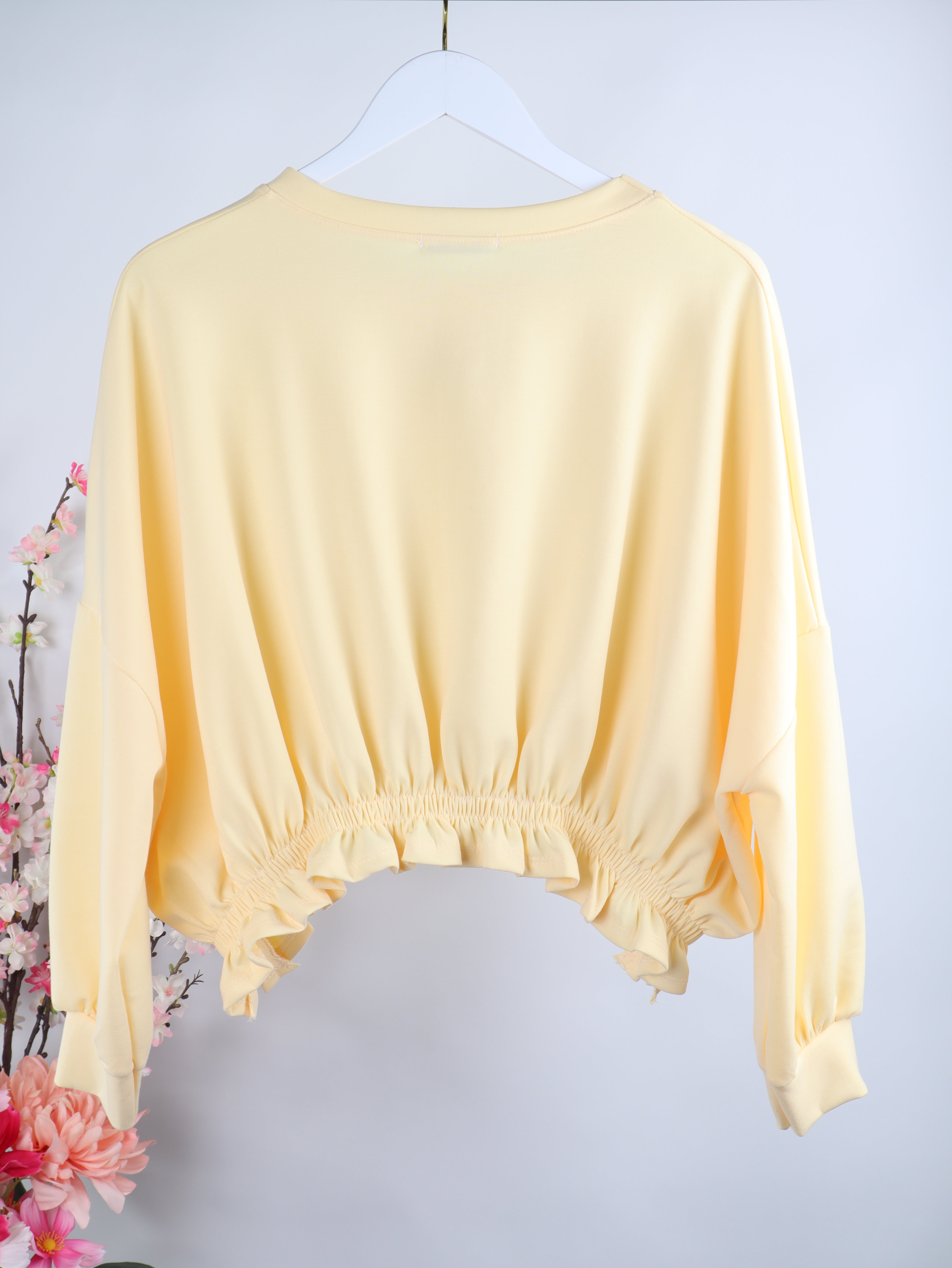 Crop-Sweatshirt mit Rüschensaum